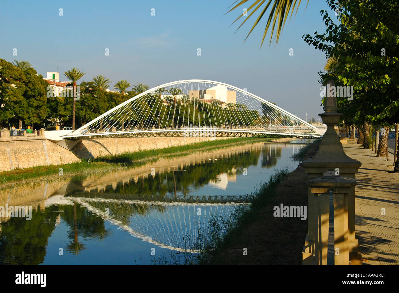 Moderni ponti span il Rio del fiume Segura murcia spagna Levante Foto Stock