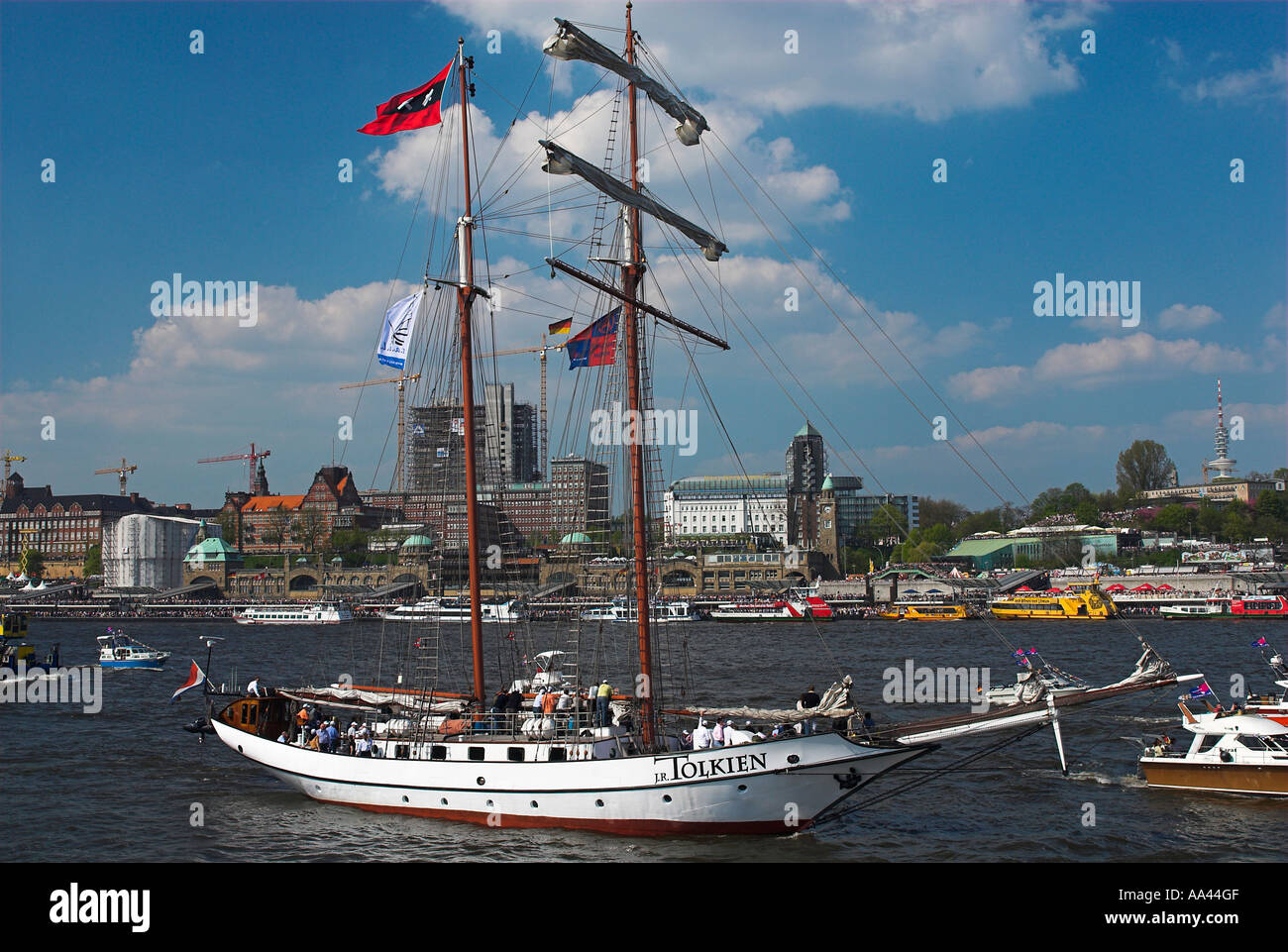 Antica nave a vela in Amburgo durante il 817th anniversario del porto di Amburgo, Amburgo, Germania Foto Stock
