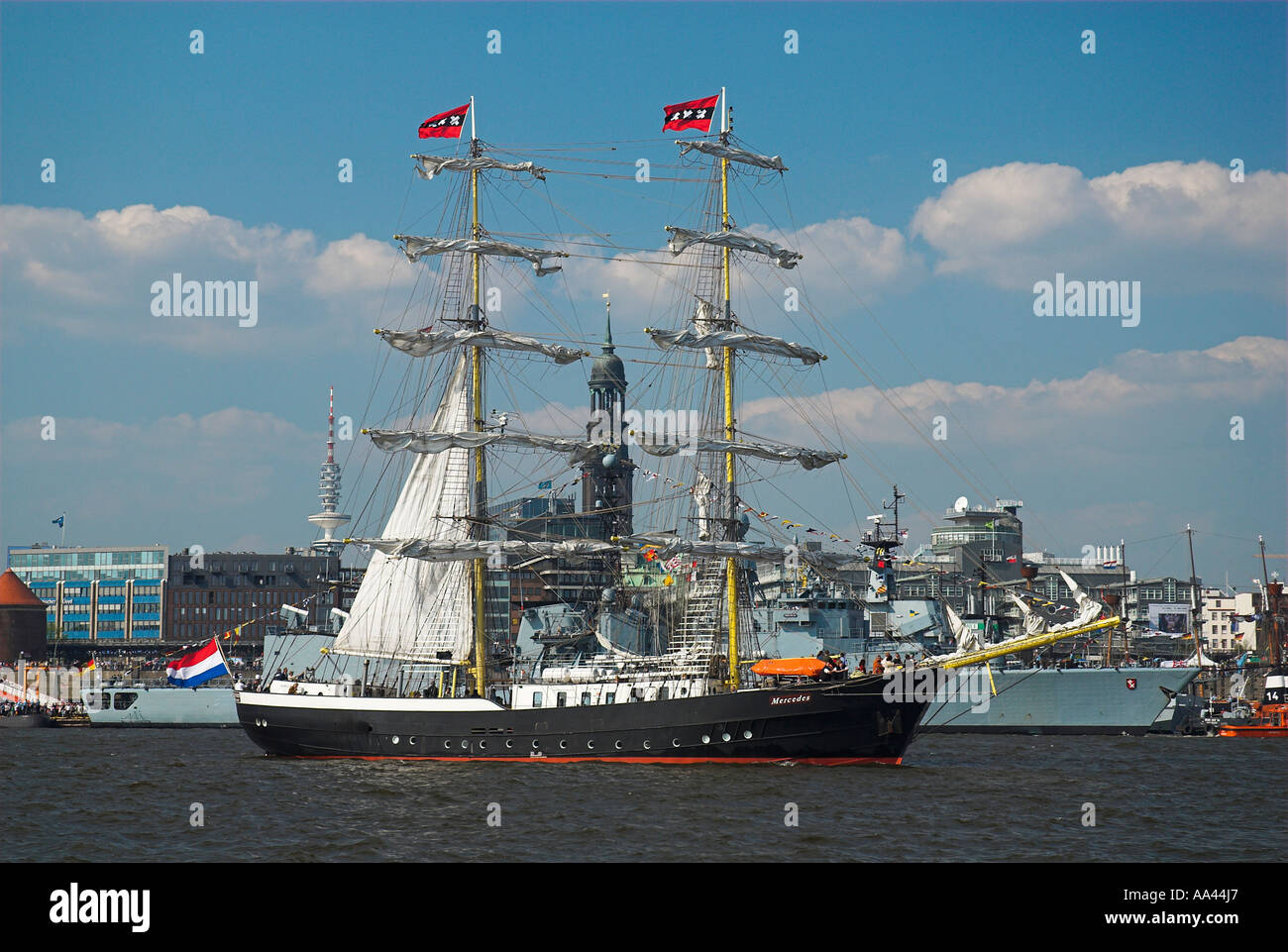 Antica nave a vela in Amburgo durante il 817th anniversario del porto di Amburgo, Amburgo, Germania Foto Stock