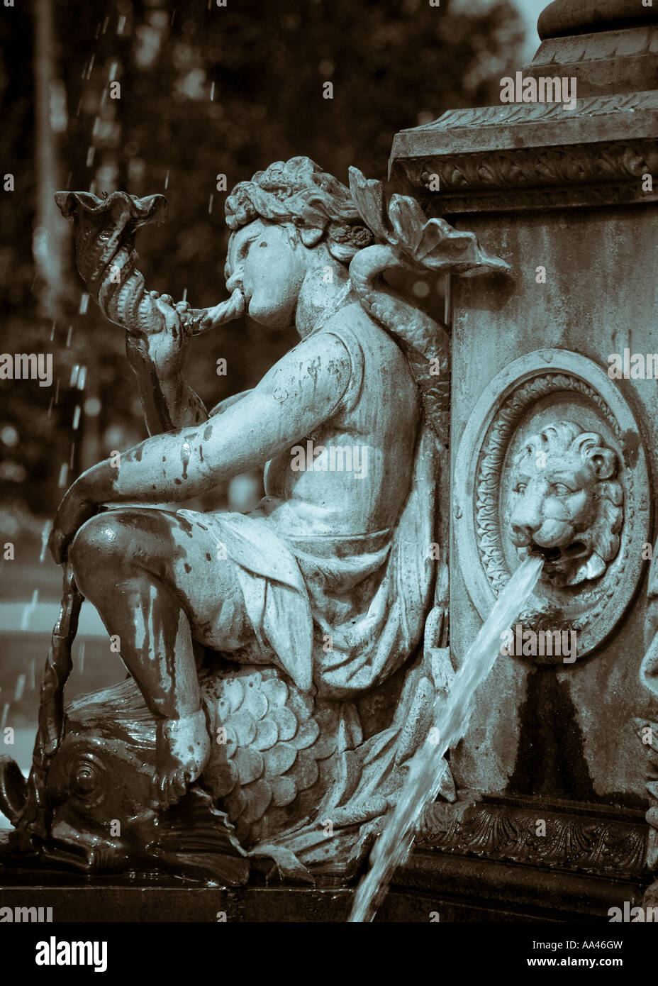 Figurina su una statua di acqua e una fontana in un parco a Auckland, Isola del nord, Nuova Zelanda Foto Stock