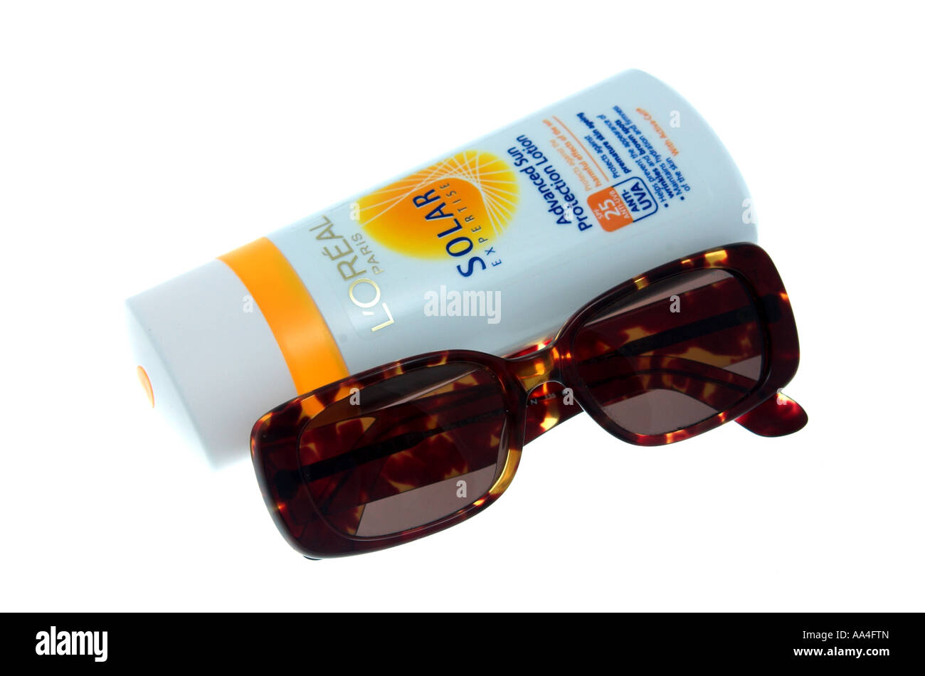 Ancora la vita di sun care protection cream con occhiali da sole Foto Stock