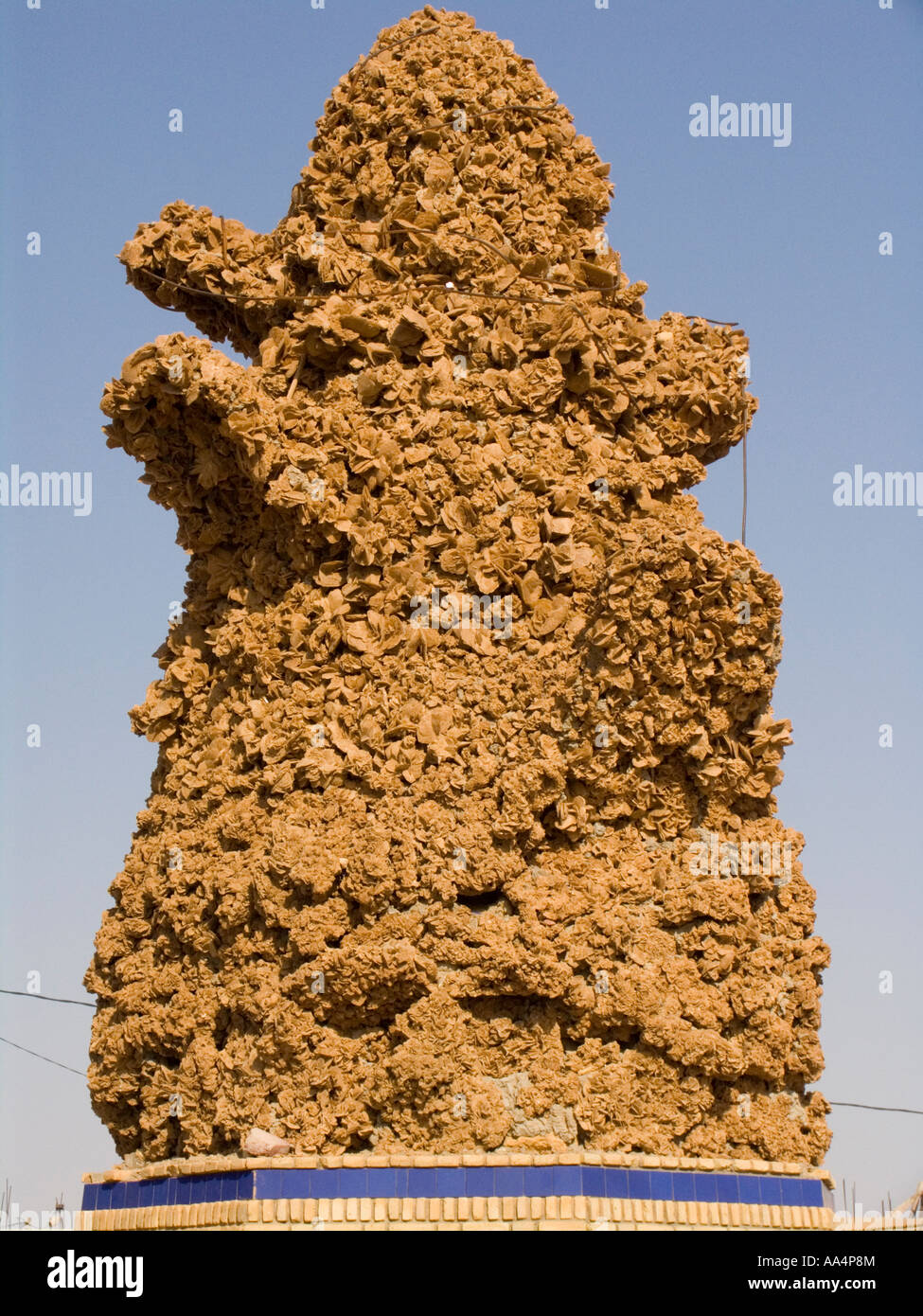 Giant Desert Rose formazione di gesso montato al centro della rotonda Tunisia Foto Stock