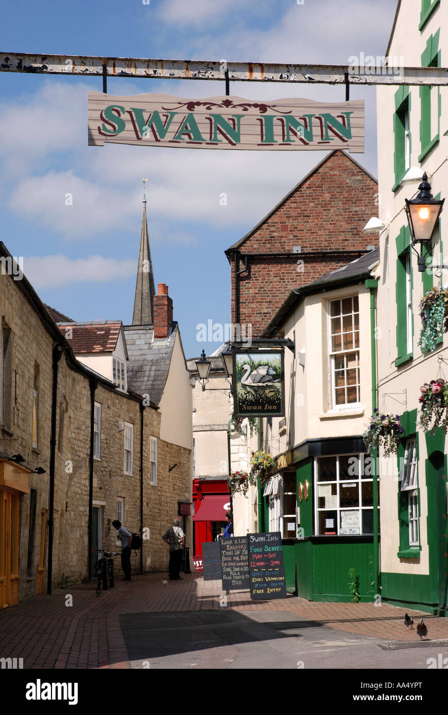 Swan Inn e Union Street, Stroud, Gloucestershire, England, Regno Unito Foto Stock