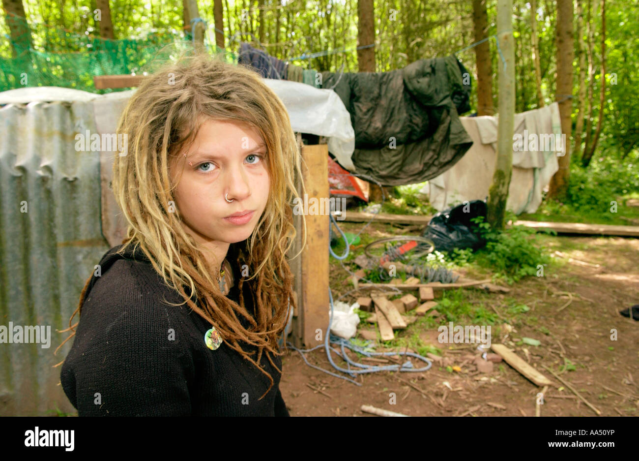 Manifestante adolescente a pipeline LNG manifestanti camp su Penpont tenuta vicino a Brecon Galles POWYS REGNO UNITO Foto Stock