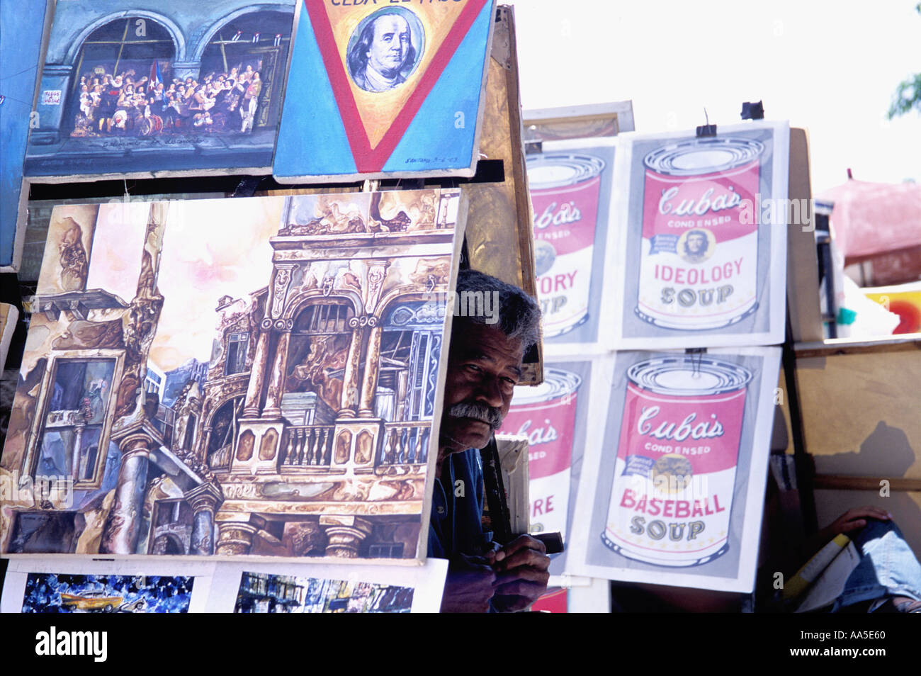 Dipinti in vendita nel mercato di strada la Habana Vieja Foto Stock