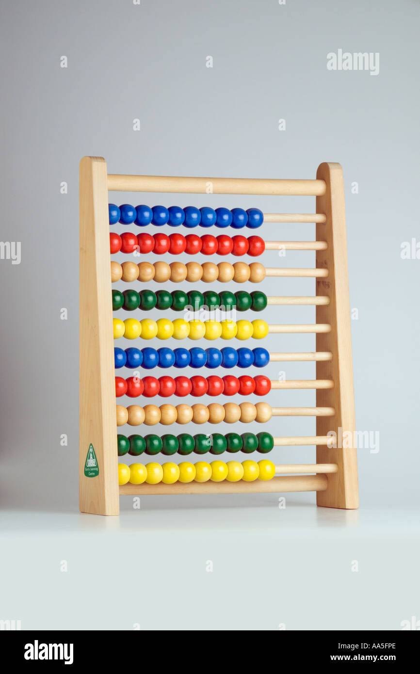 Colorato abacus contando frame che è stato ampiamente utilizzato in Oriente per calcoli aritmetici Foto Stock