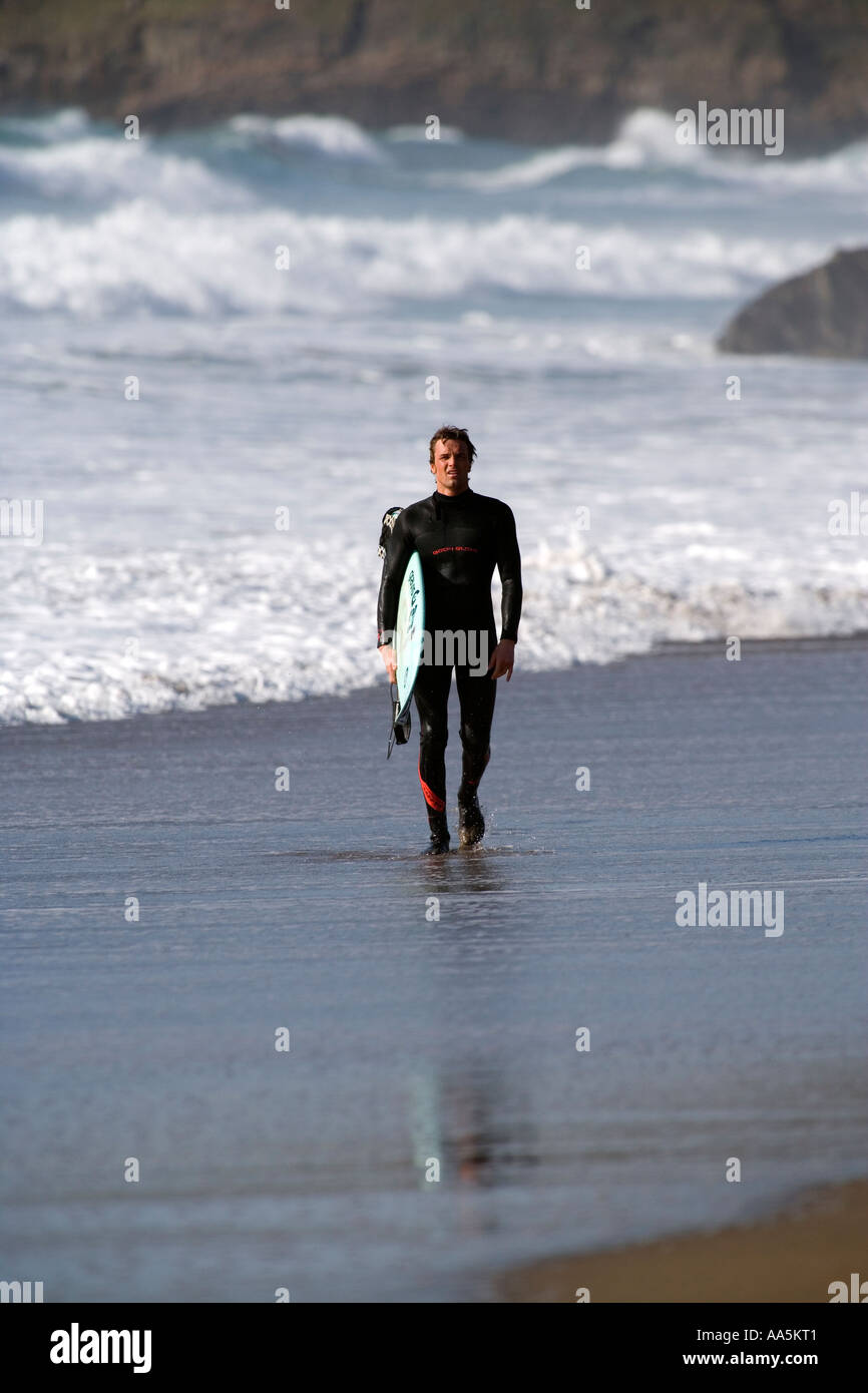 Surfer dopo la sessione. Foto Stock
