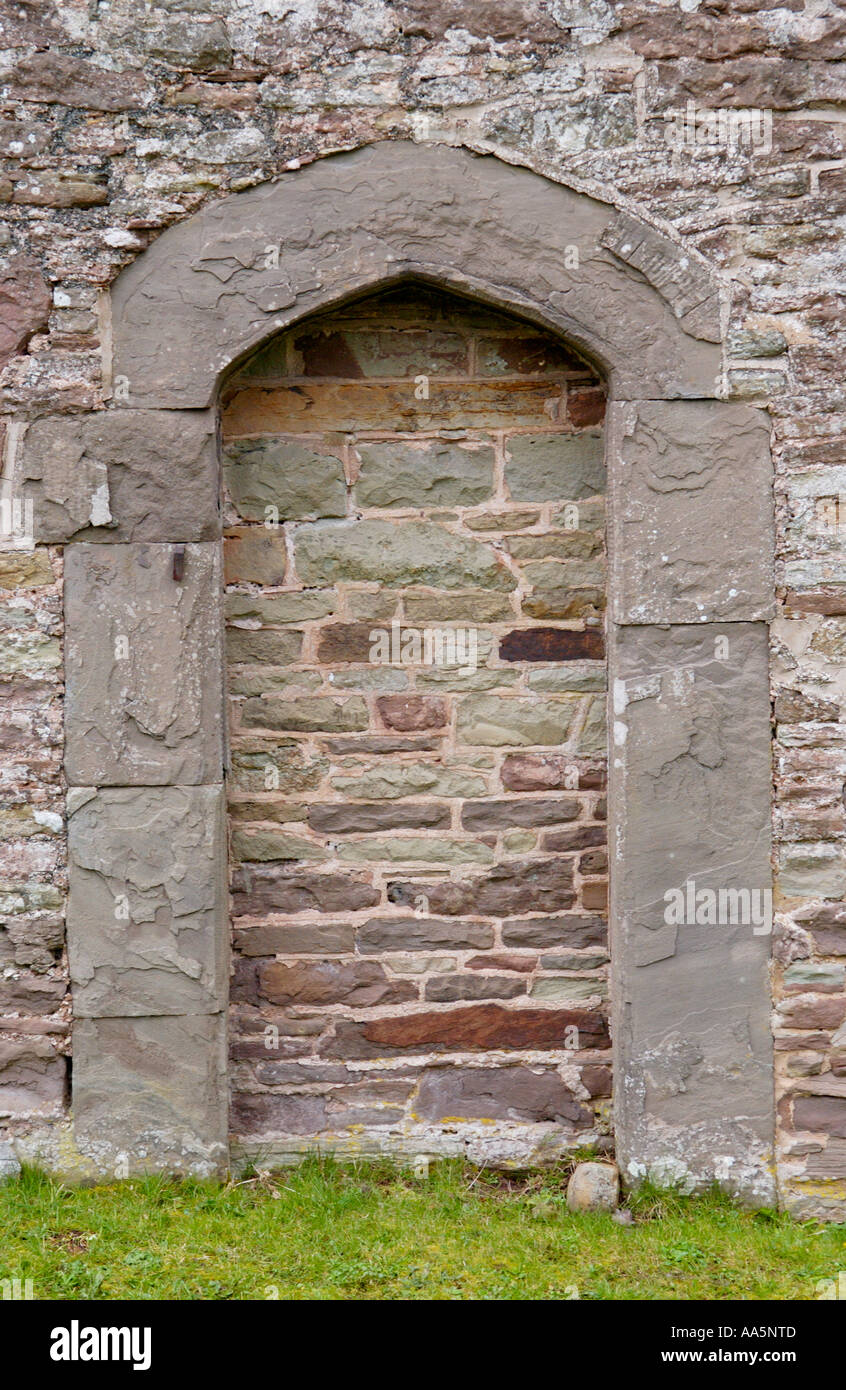 Bloccato in alto porta a St James Chiesa Llangua Monmouthshire South Wales UK Foto Stock