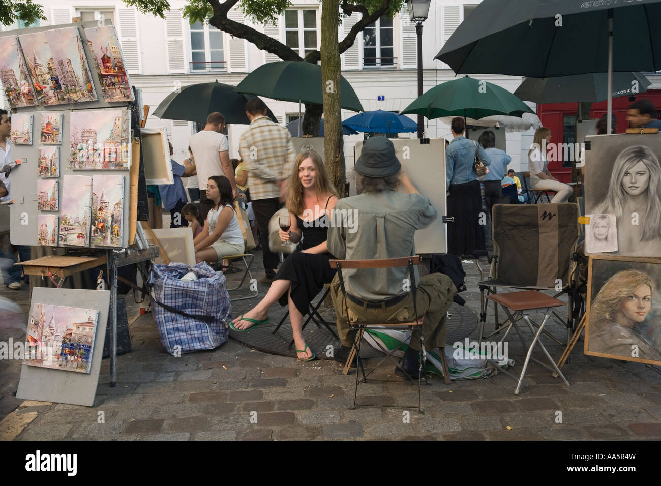 Parigi, Francia. Ritratto artista che lavora a Place du Tertre a Montmartre Foto Stock