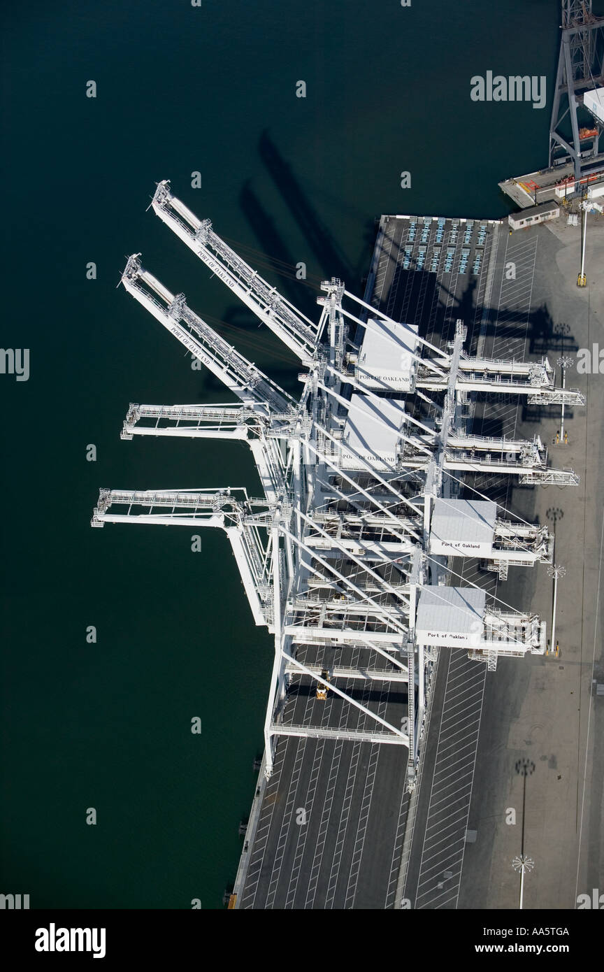Vista aerea di gru presso il porto di Oakland, California Foto Stock