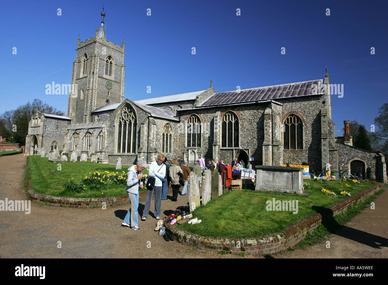 Negozio di turisti per le occasioni di una tipica chiesa inglese accozzaglia vendita aylsham Norfolk England Regno Unito GB Gran Bretagna Foto Stock