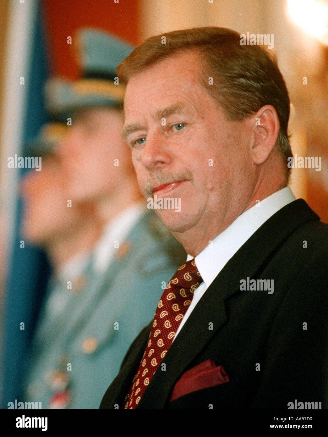 Il Presidente della Repubblica ceca Vaclav Havel viene mostrato nel 1999 file foto nel castello di Praga foto di Ami Vitale Foto Stock