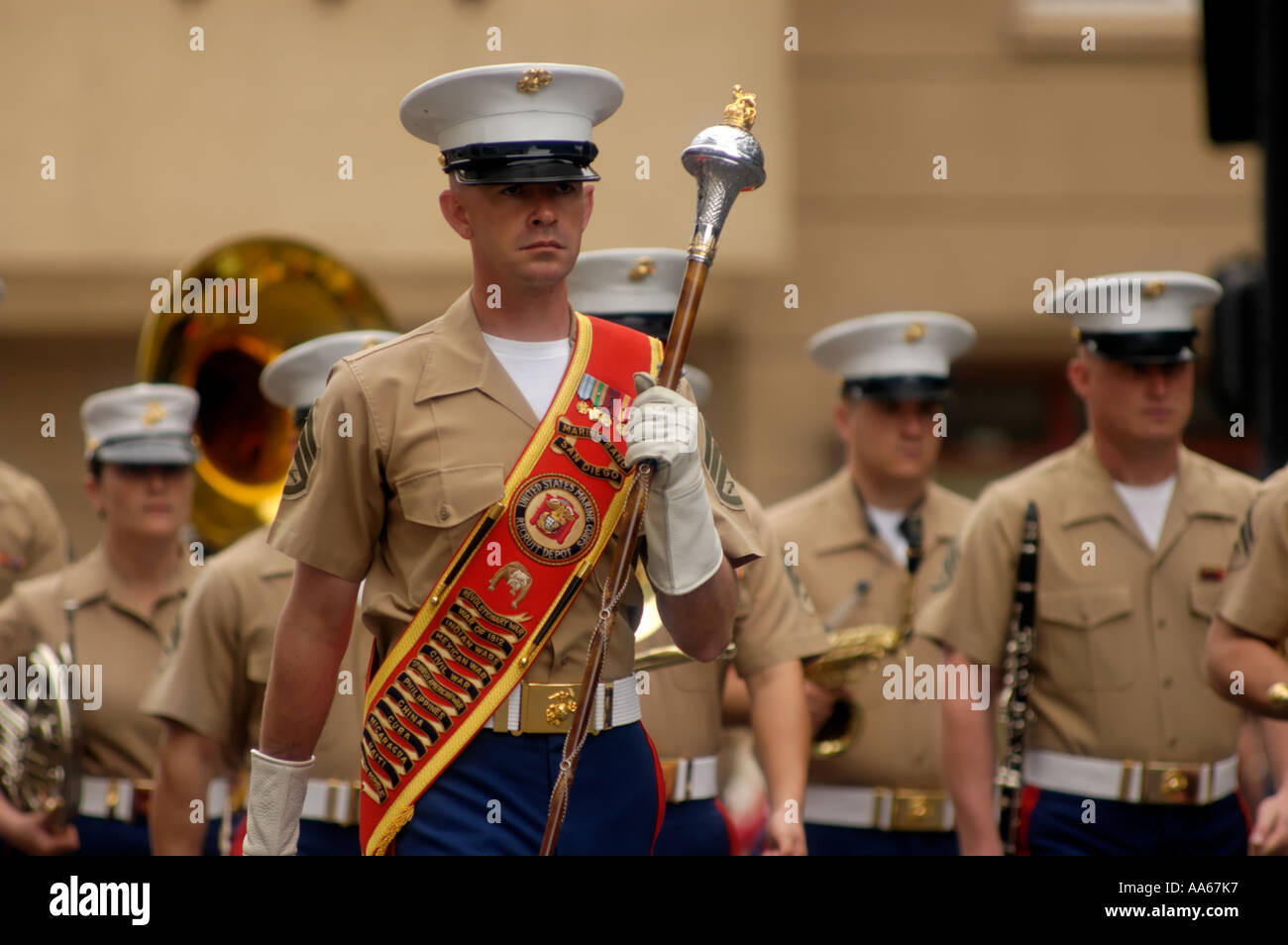 Marine Marching Band a san Patrizio parata del giorno di San Diego California USA Foto Stock