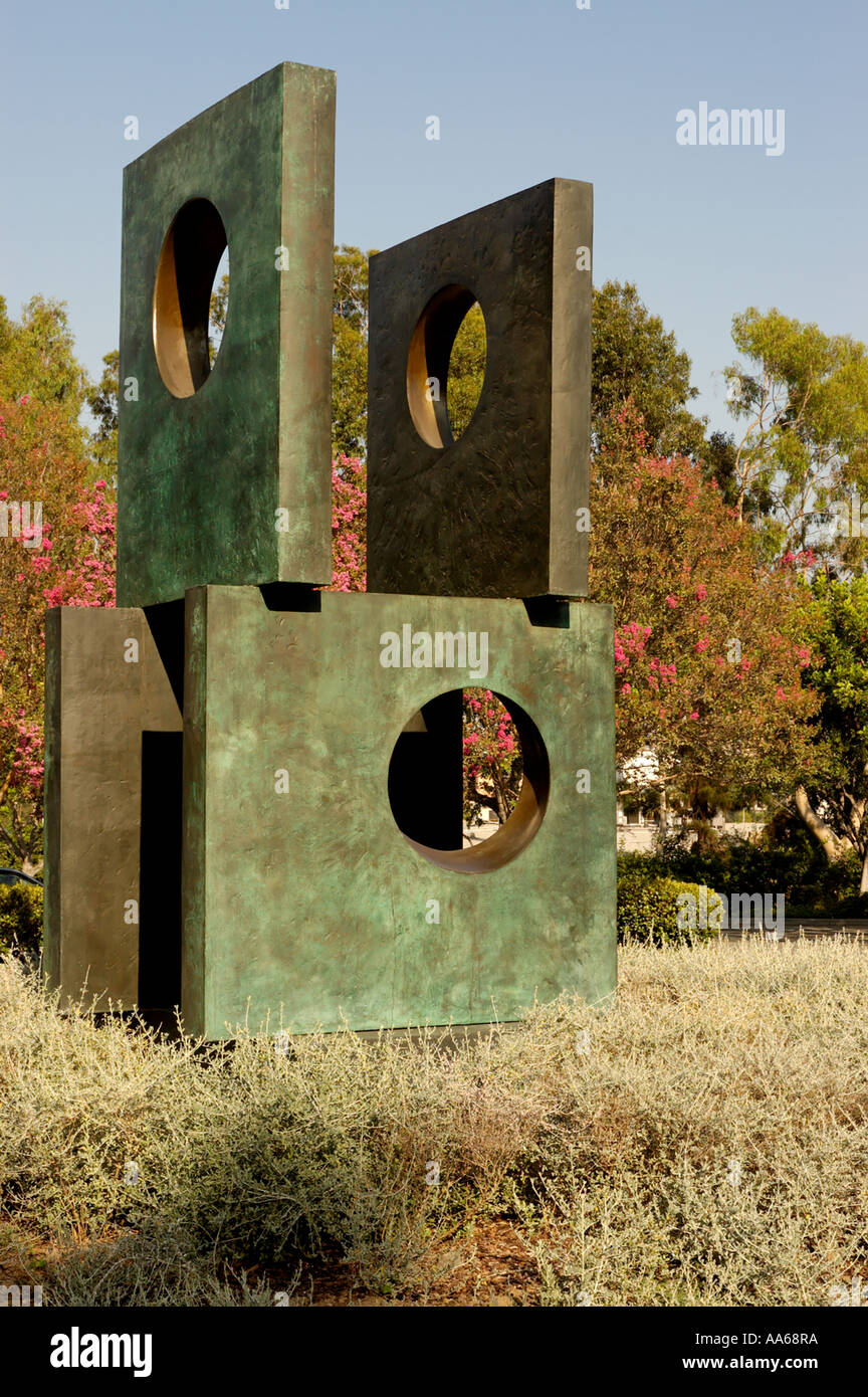 La scultura quattro quadrati a piedi attraverso da Barbara Hepworth al Norton Simon Museum di Pasadena California USA Foto Stock