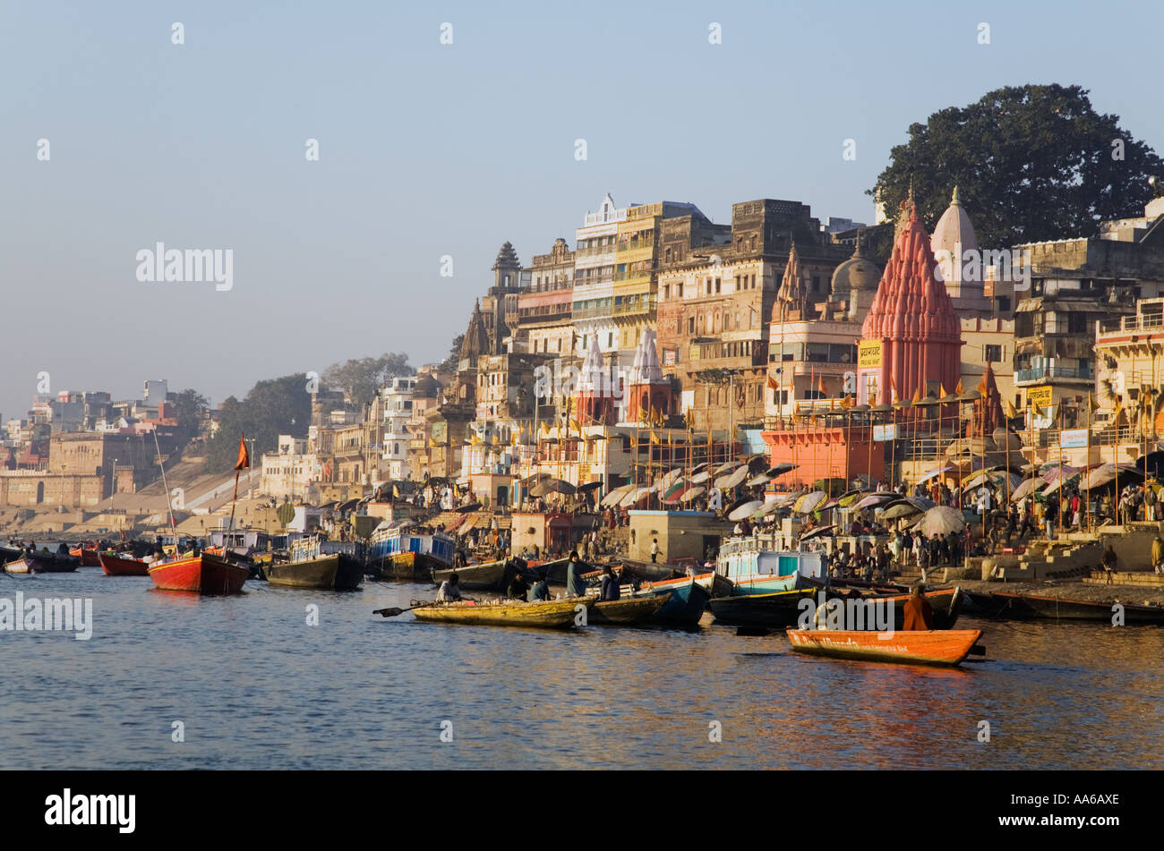 Dasasmawedh Ghat dal fiume Gange a Varanasi India Foto Stock
