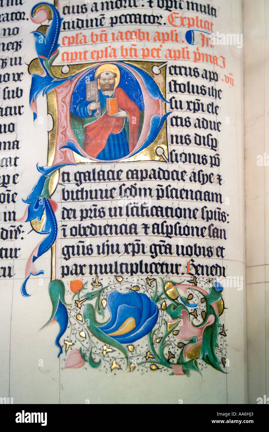 Dettaglio da una Bibbia manoscritta risalente al 1407 in mostra a Malmesbury Abbey, Wiltshire UK Foto Stock