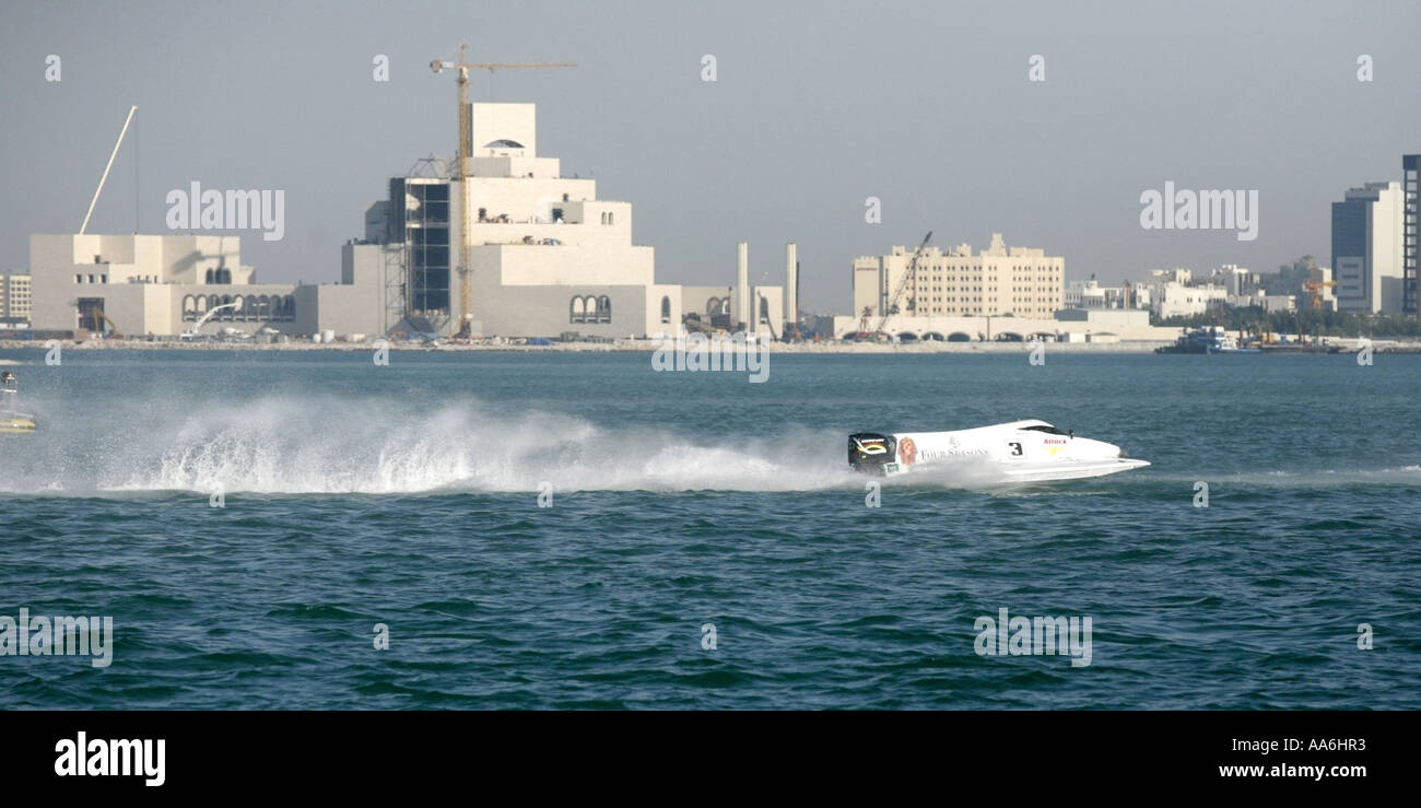 Team Quattro stagioni a powerboat UIM Formula Uno campionati Powerboating nella baia di Doha in Qatar Aprile 15 2006 Foto Stock