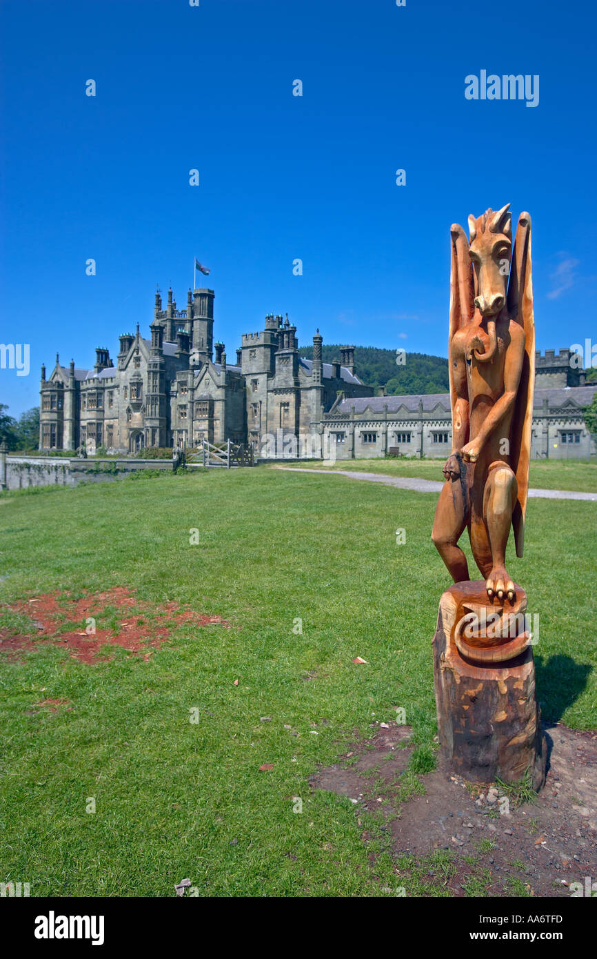 Sculture in legno, Margam Park, Port Talbot, Wales, Regno Unito Foto Stock