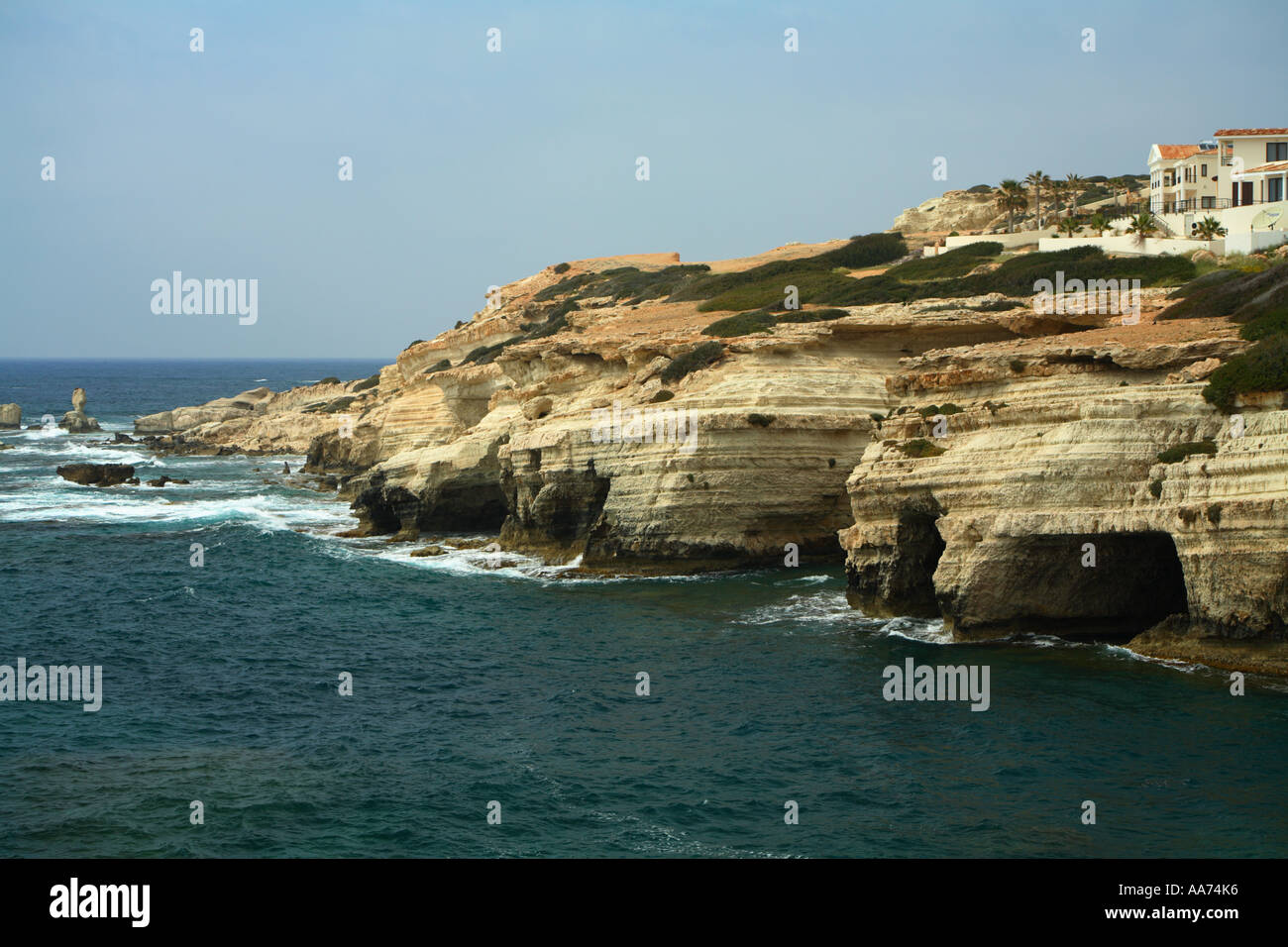 Scogliere sul mare e Grotte Marine View Villas Western Cipro 1 Foto Stock