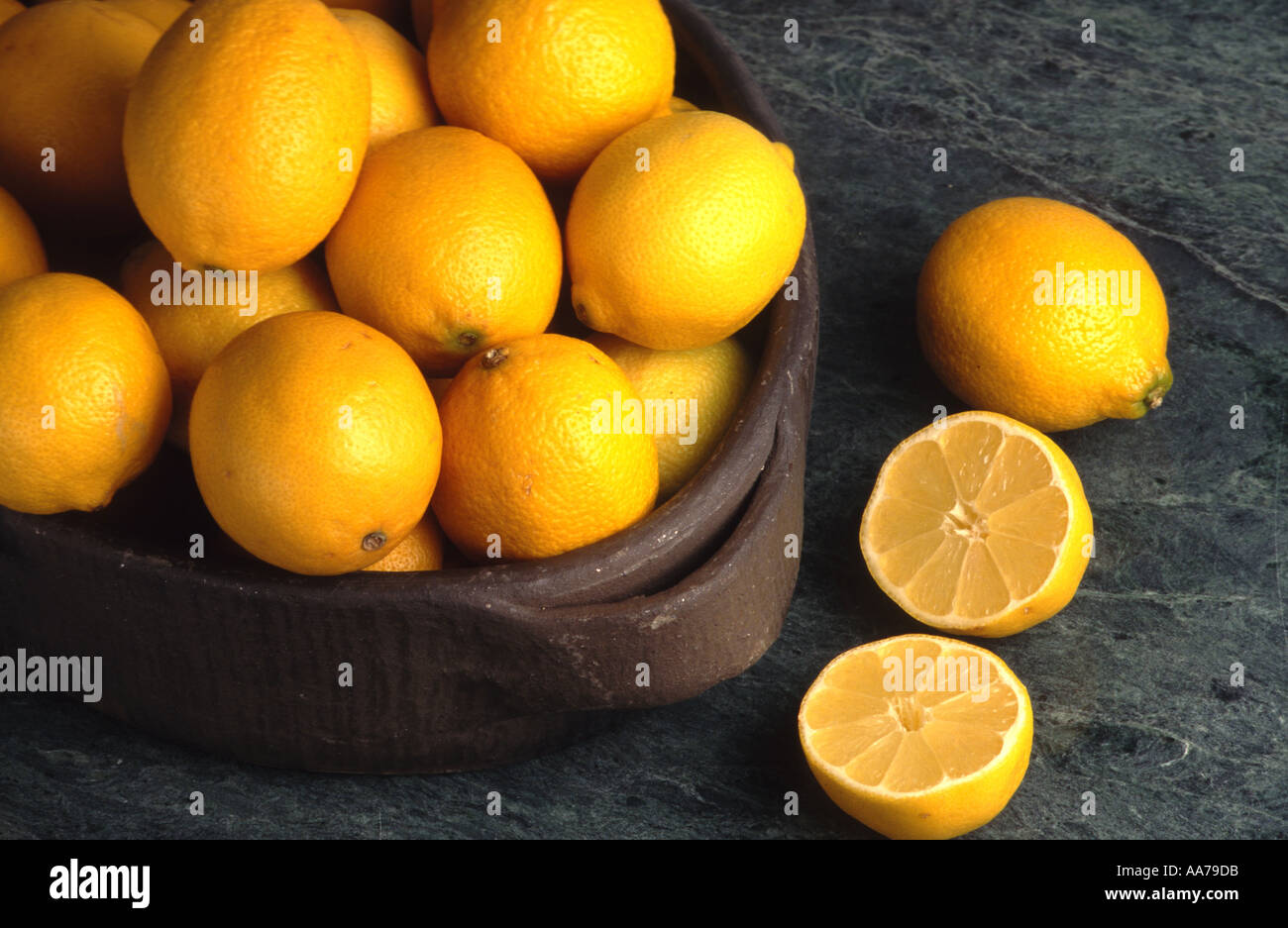 Agrumi frutta limone limoni limone alimentare zitronen giallo acido acida Foto Stock