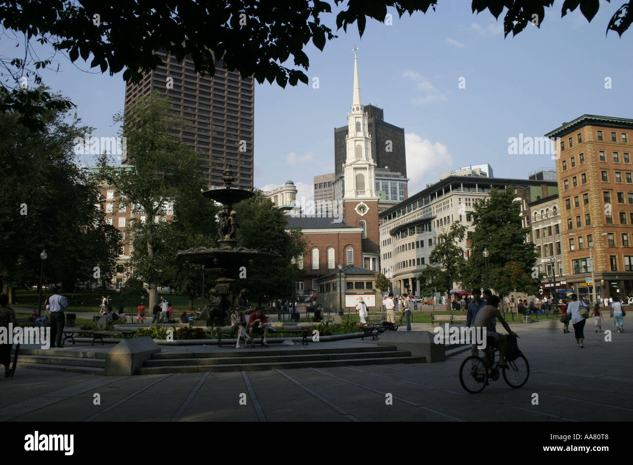 Boston Commons guardando il parco chiesa di St Foto Stock