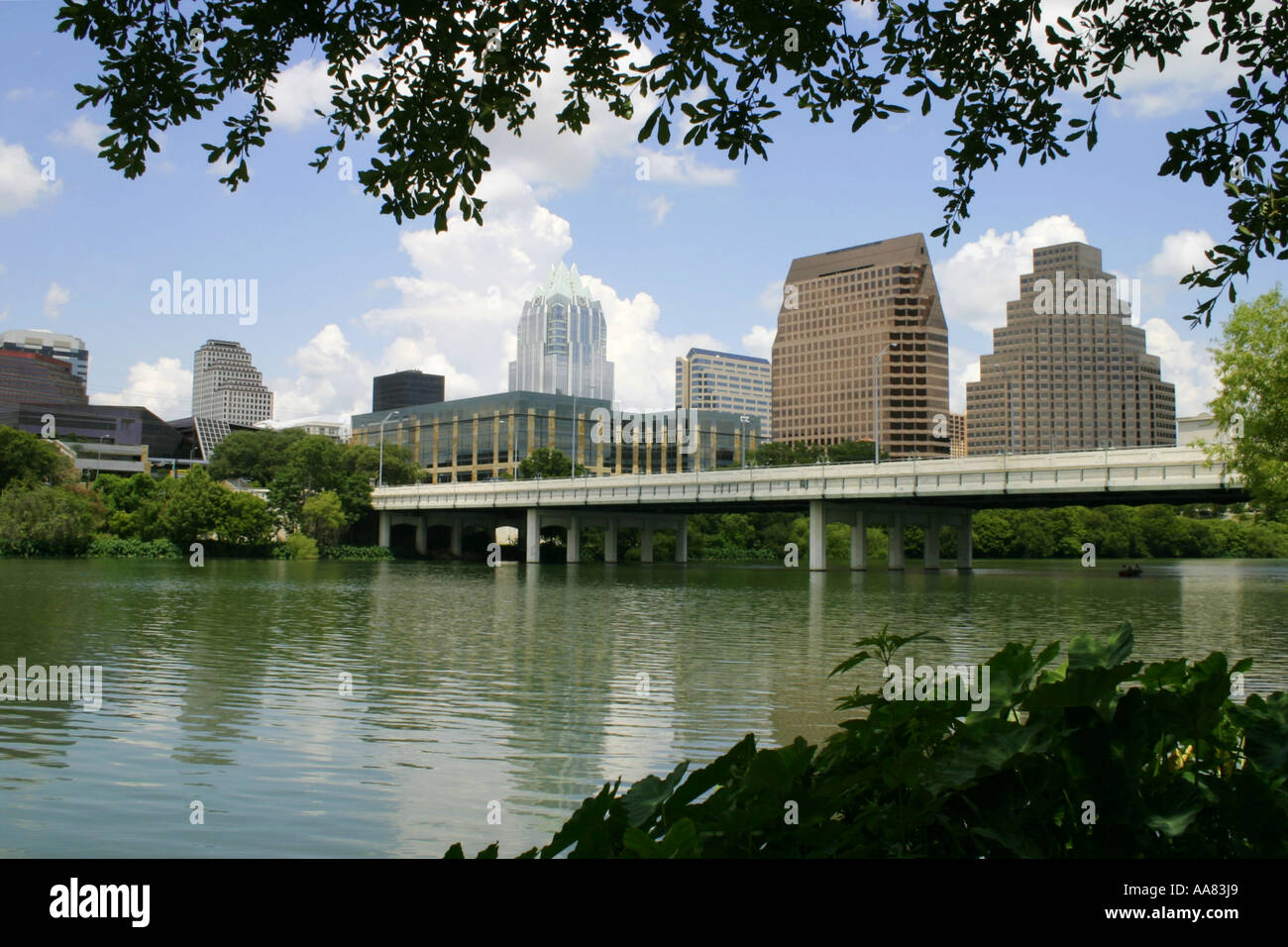 Austin Skyline visto dal lago della città Foto Stock