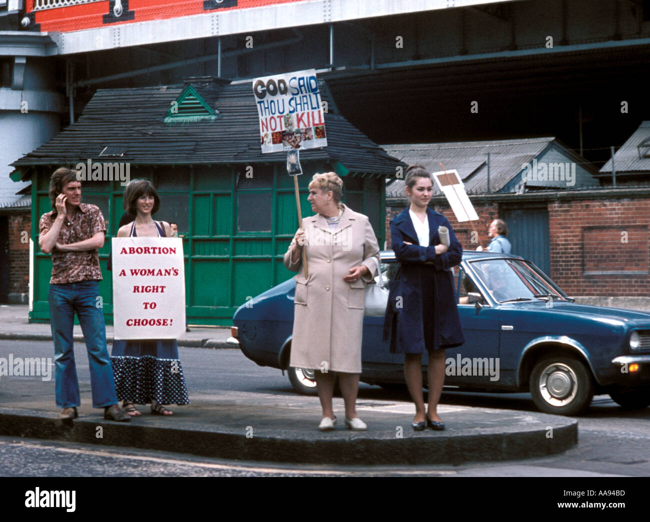 Pro aborto e anti abortionists fronteggiano a Londra. Foto Stock