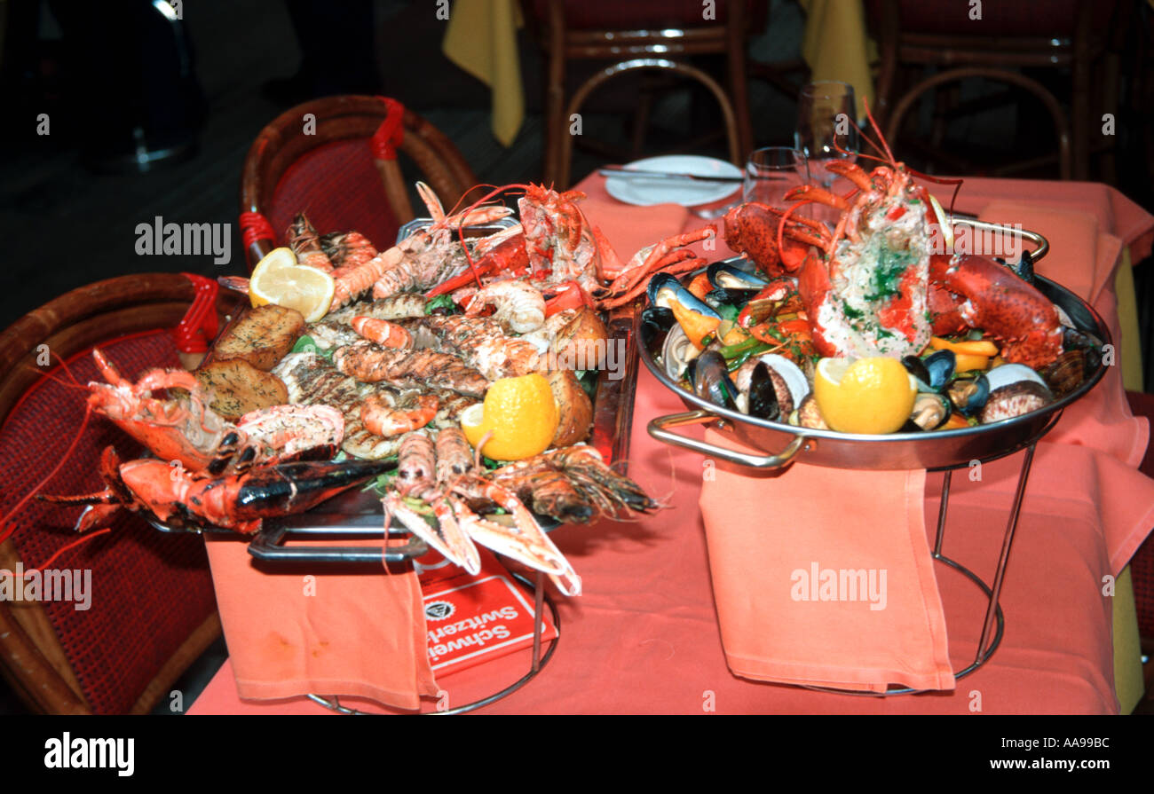 Display a base di pesce in un ristorante a Bruxelles Belgio Foto Stock