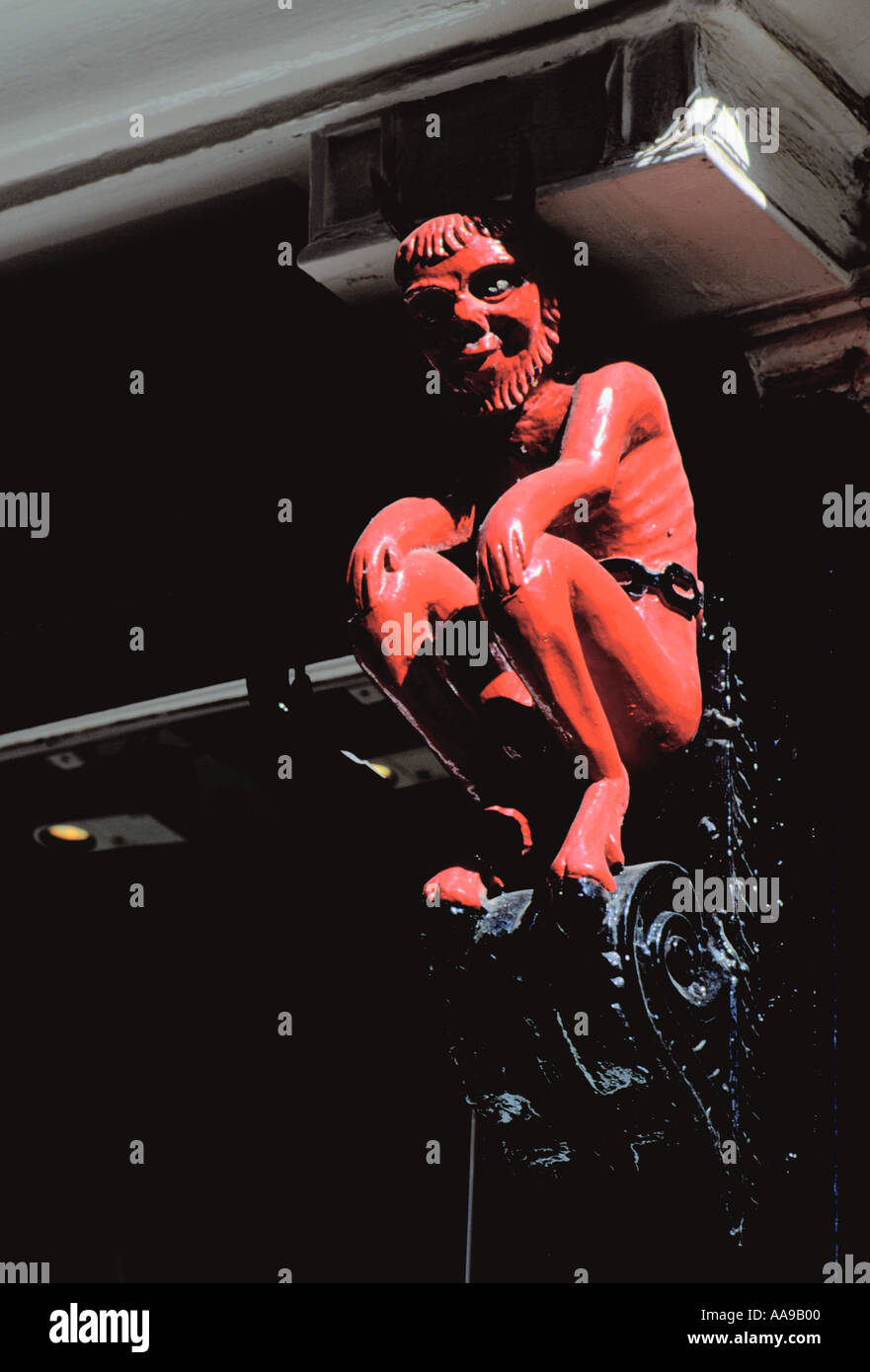 Pittoresca stampante rosso il diavolo, Stonegate, città di York, North Yorkshire, Inghilterra, Regno Unito. Foto Stock