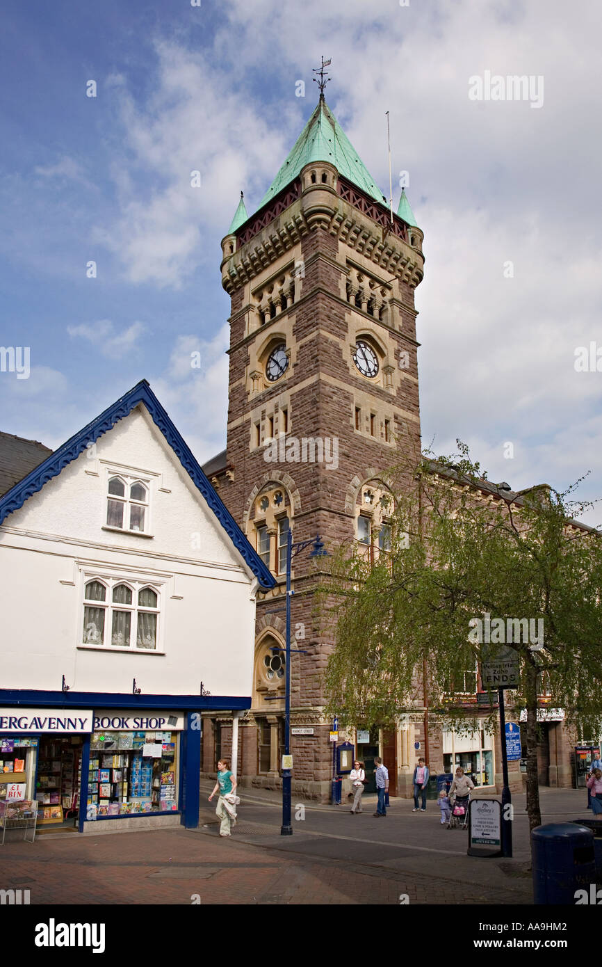 La torre dell Orologio nella sala mercato Abergavenny Wales UK Foto Stock