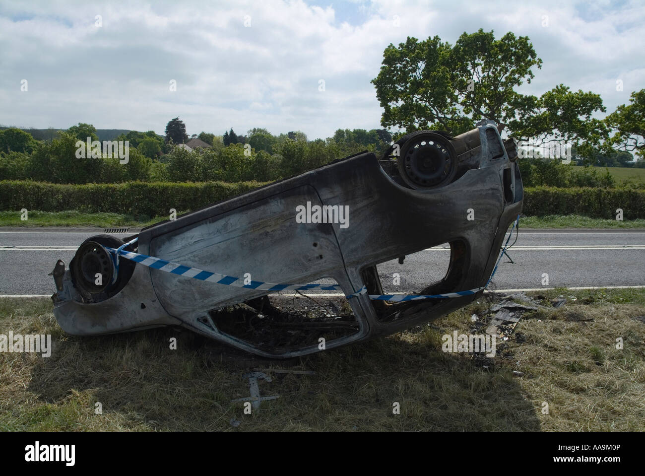 Bruciata auto sulla A27 tra Eastbourne e Lewes sulla costa sud dell'Inghilterra (vedi descrizione). Foto Stock