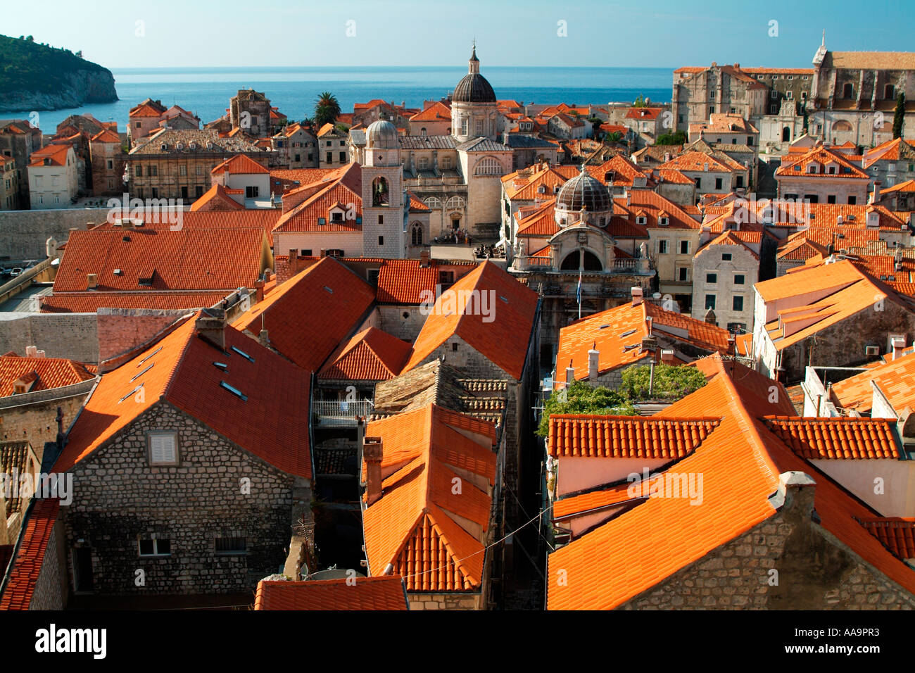 Rosso sui tetti della città di Dubrovnik Croazia Foto Stock