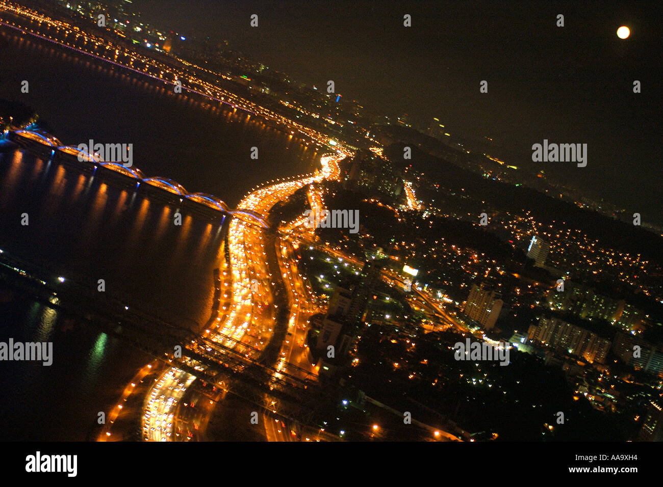 Fiume Han durante la notte e la luna piena Seoul COREA DEL SUD Foto Stock