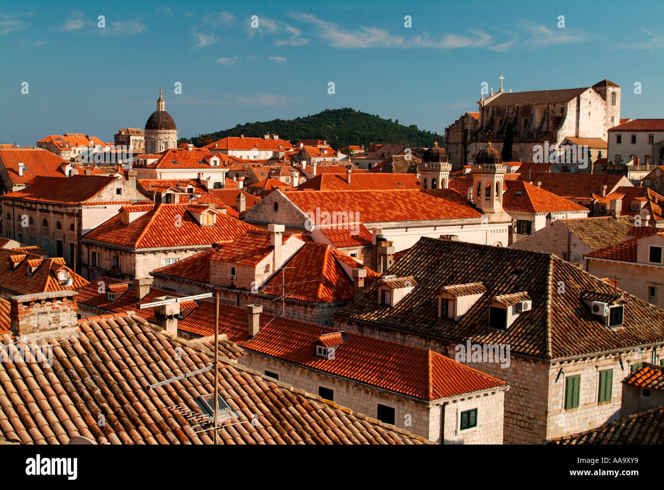Rosso sui tetti della città di Dubrovnik Croazia Foto Stock