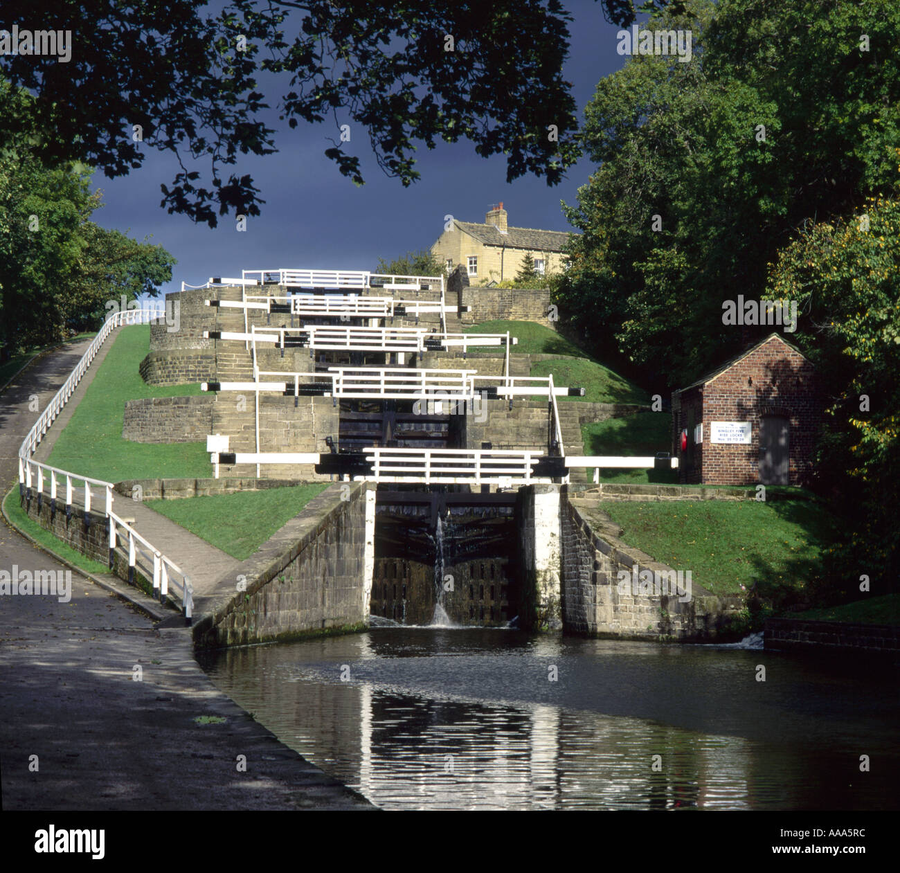 Bingley cinque luogo si blocca sul Leeds Liverpool Canal Yorkshire Foto Stock