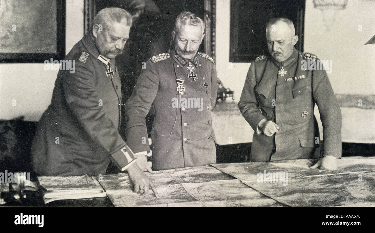 Paul von Hindenburg, sinistra,1847 - 1934, Kaiser Wilhelm II, centro,1859 -1941,Erich Friedrich Wilhelm Ludendorff, destra,1865 - 1937. Foto Stock