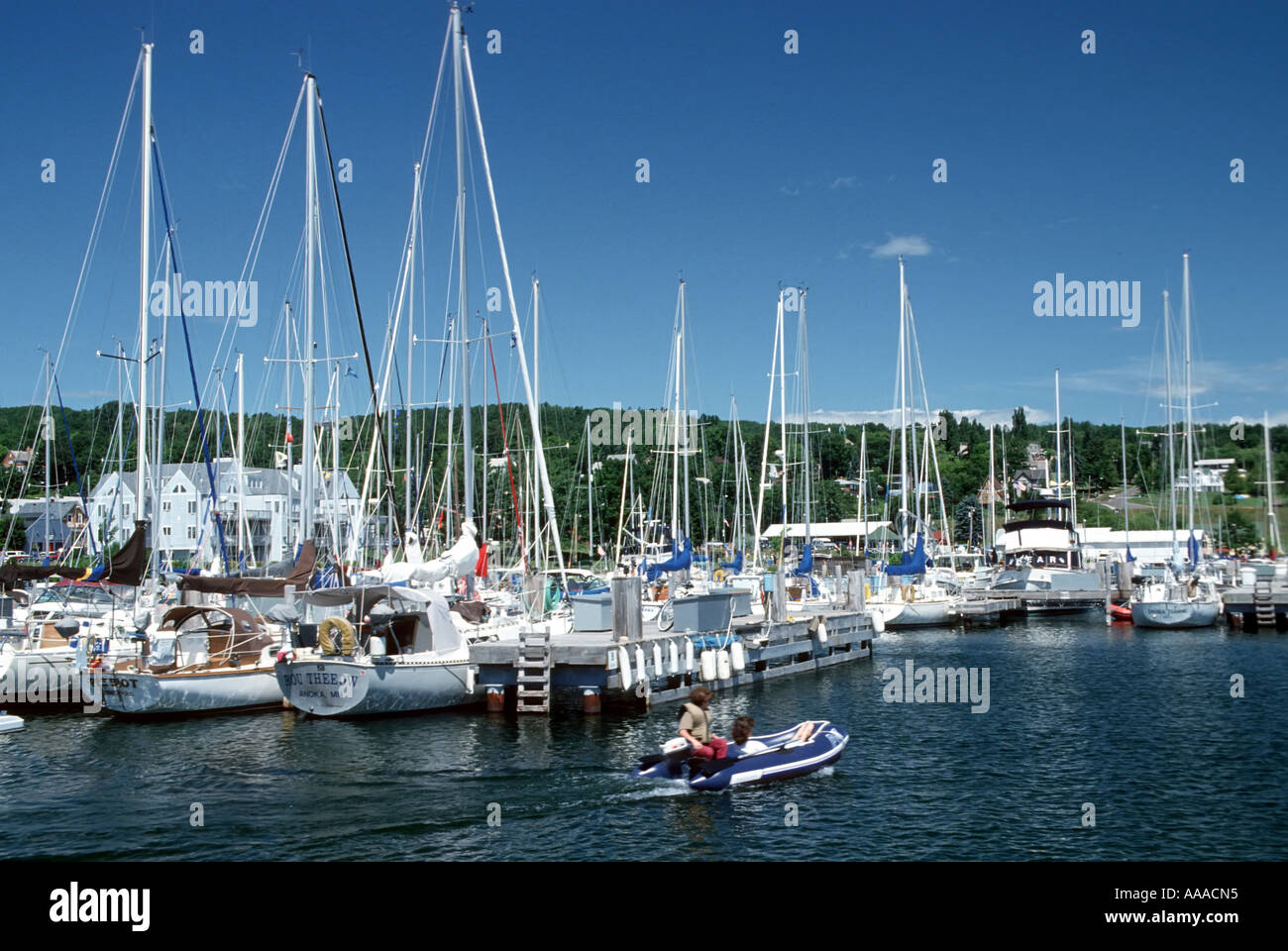 La vista del porto di barche a vela ormeggiata al Bayfield Wisconsin sul Lago Superiore Foto Stock