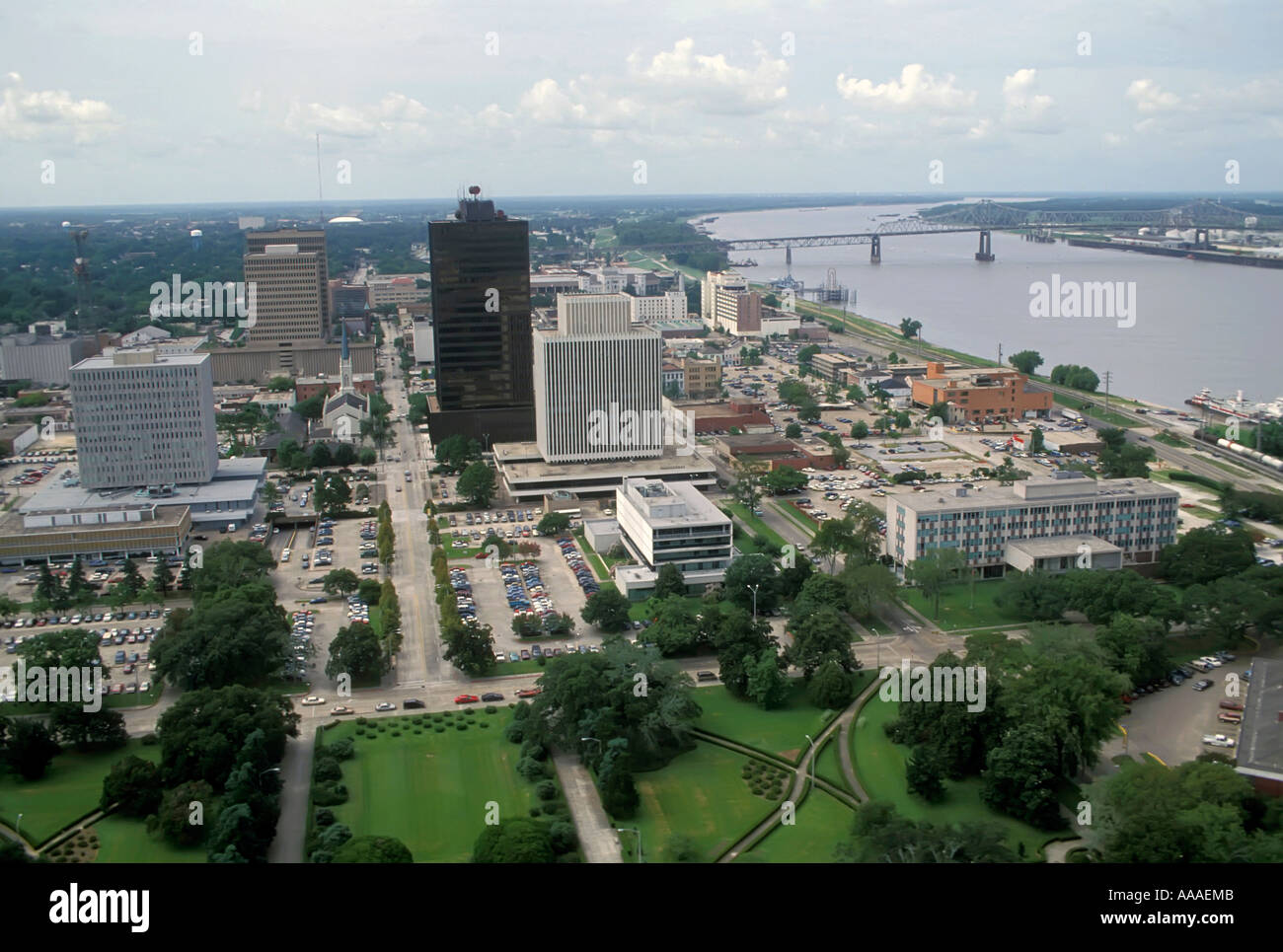 Baton Rouge Louisiana e del traffico fluviale commerciale sul fiume Mississippi Foto Stock