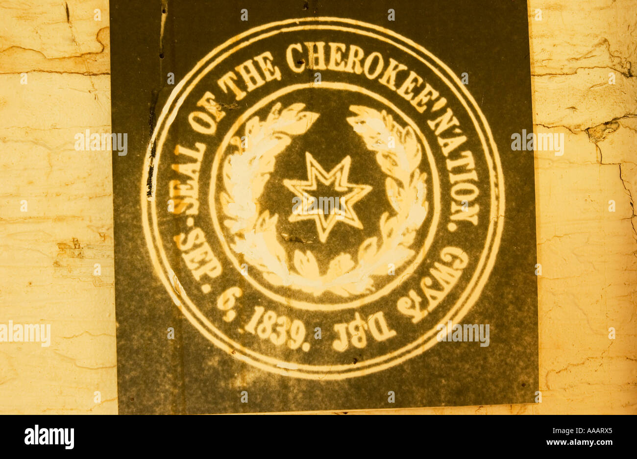 Seal of the Cherokee Nation a Tahlonteeskee, Oklahoma - Indian Artifact, USA Foto Stock