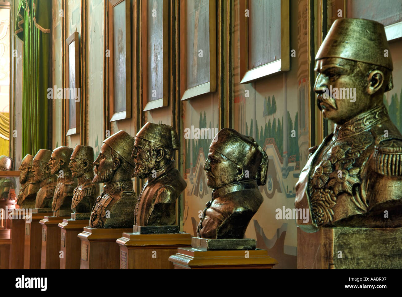 I busti di capi militari nazionali museo militare, Cittadella, Il Cairo, Egitto Foto Stock