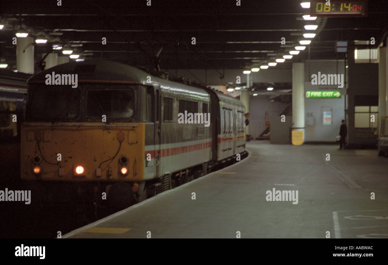 L'ultimo mai British Rail service arriva alla stazione di Euston London Foto Stock