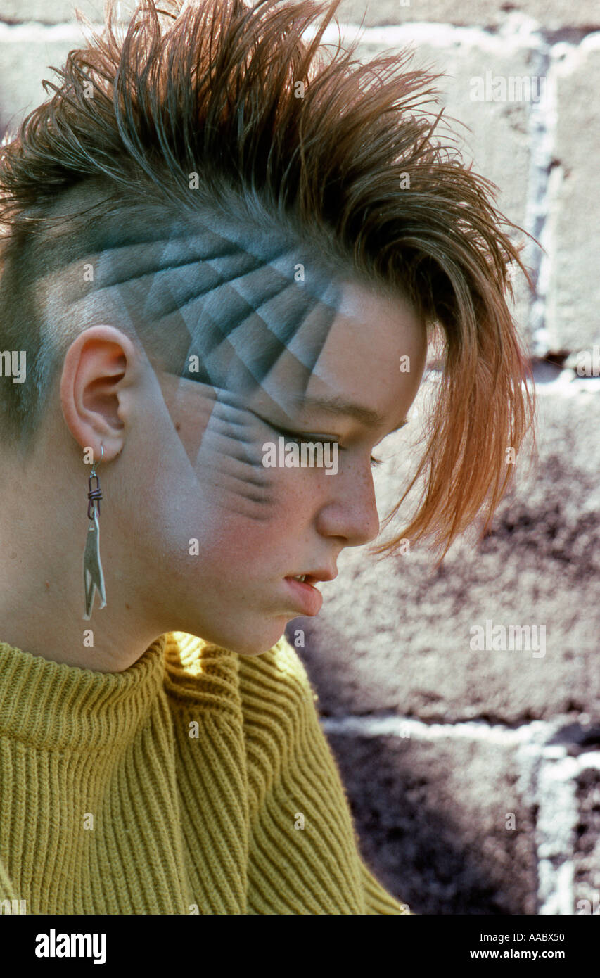 Una giovane ragazza punk con air brush make up Quebec City 1985 Foto Stock