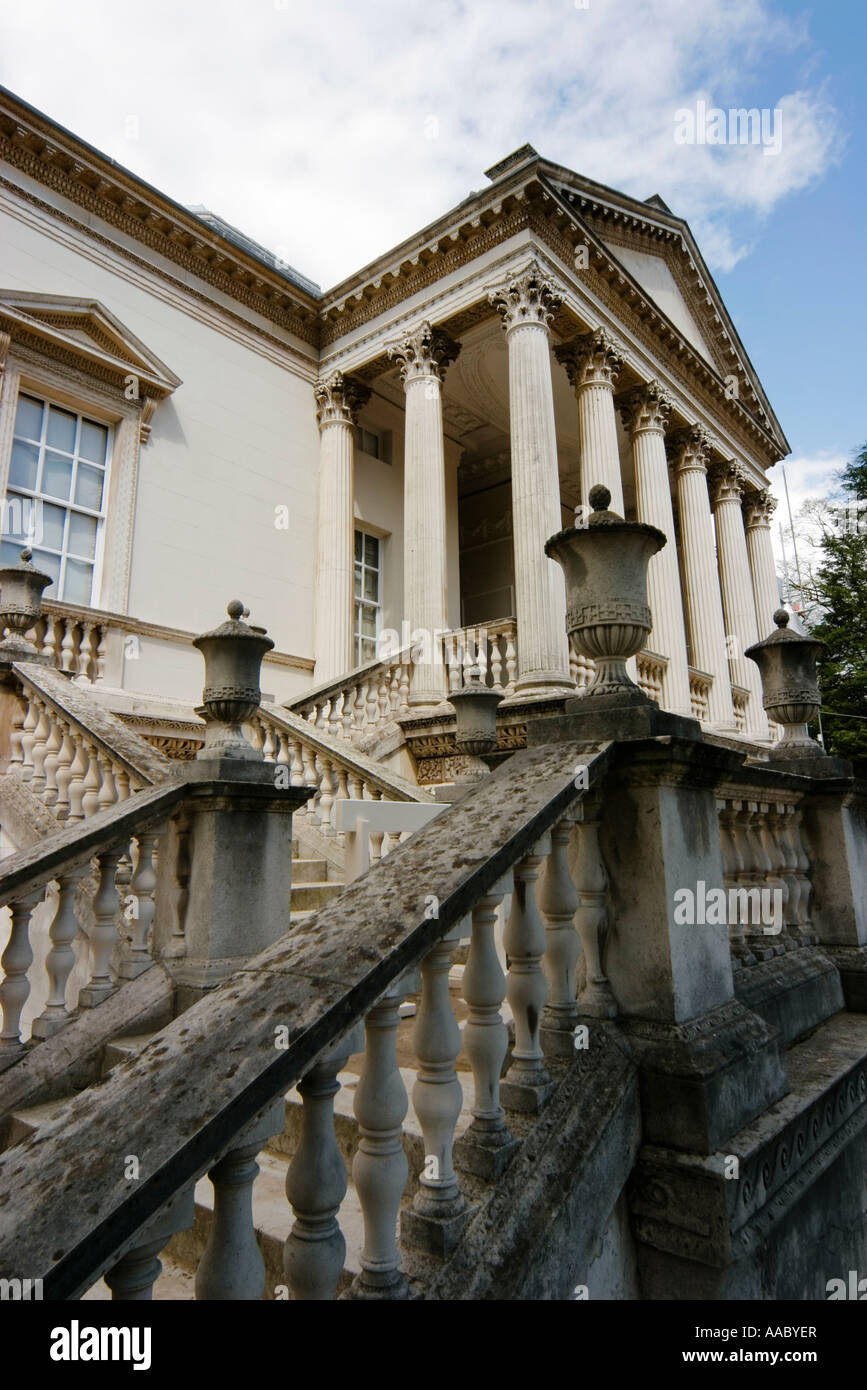 La parte anteriore del Chiswick House una villa palladiana a ovest di Londra Foto Stock