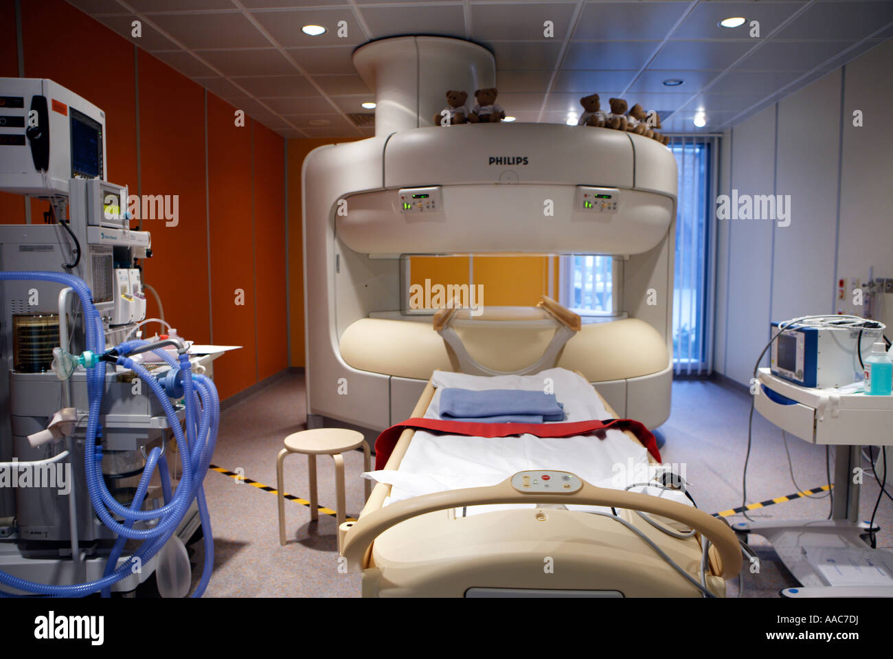 Aprire MRI in Altona bambini s hospital il sistema aperto è adatto in particolare per i pazienti con la claustrofobia Foto Stock
