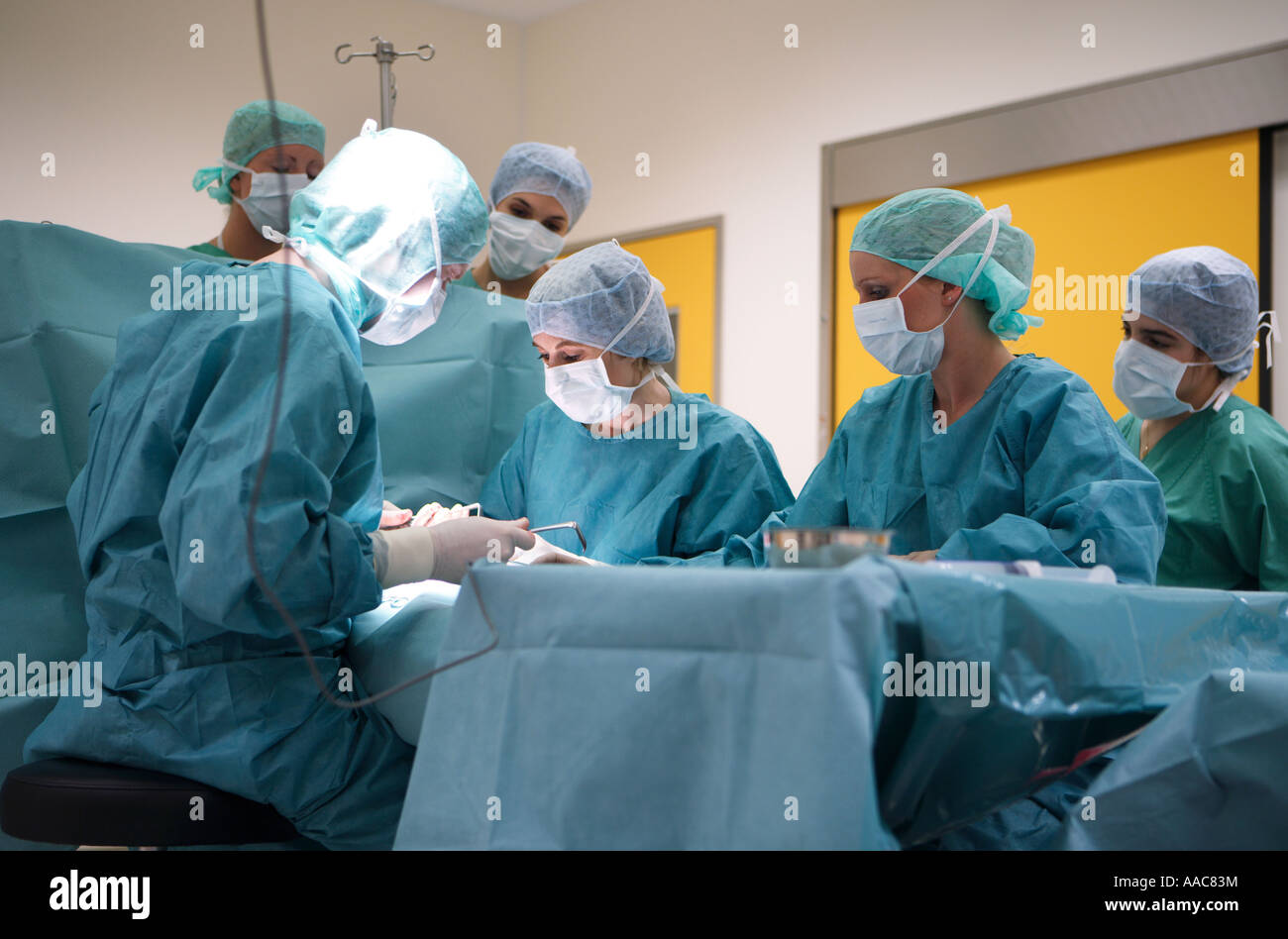 Altona bambini s team ospedaliero di interventi durante un intervento Foto Stock