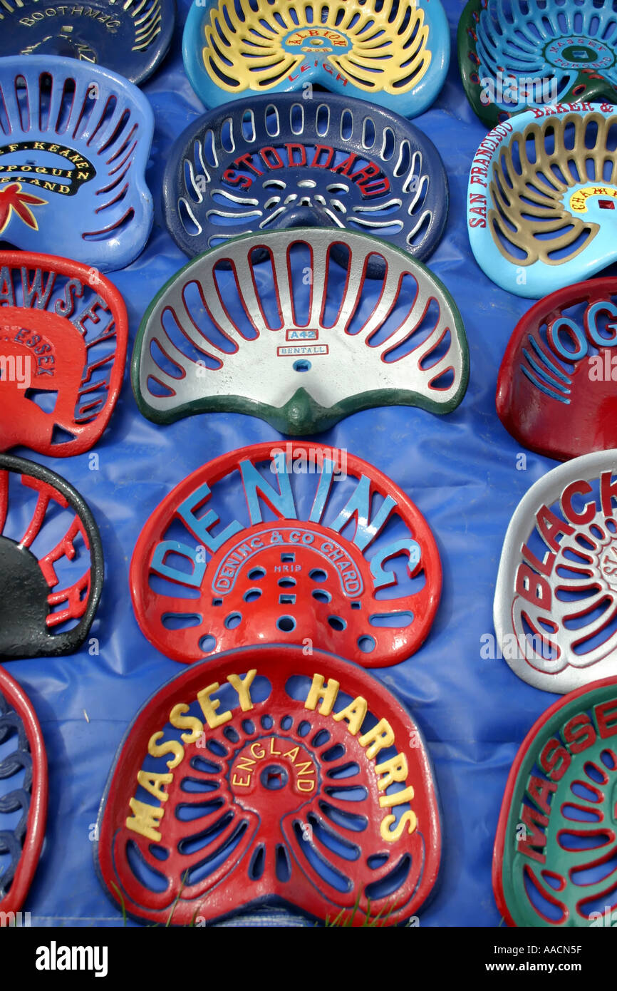 Raccolta delle sedi del trattore recanti i nomi dei produttori Foto Stock