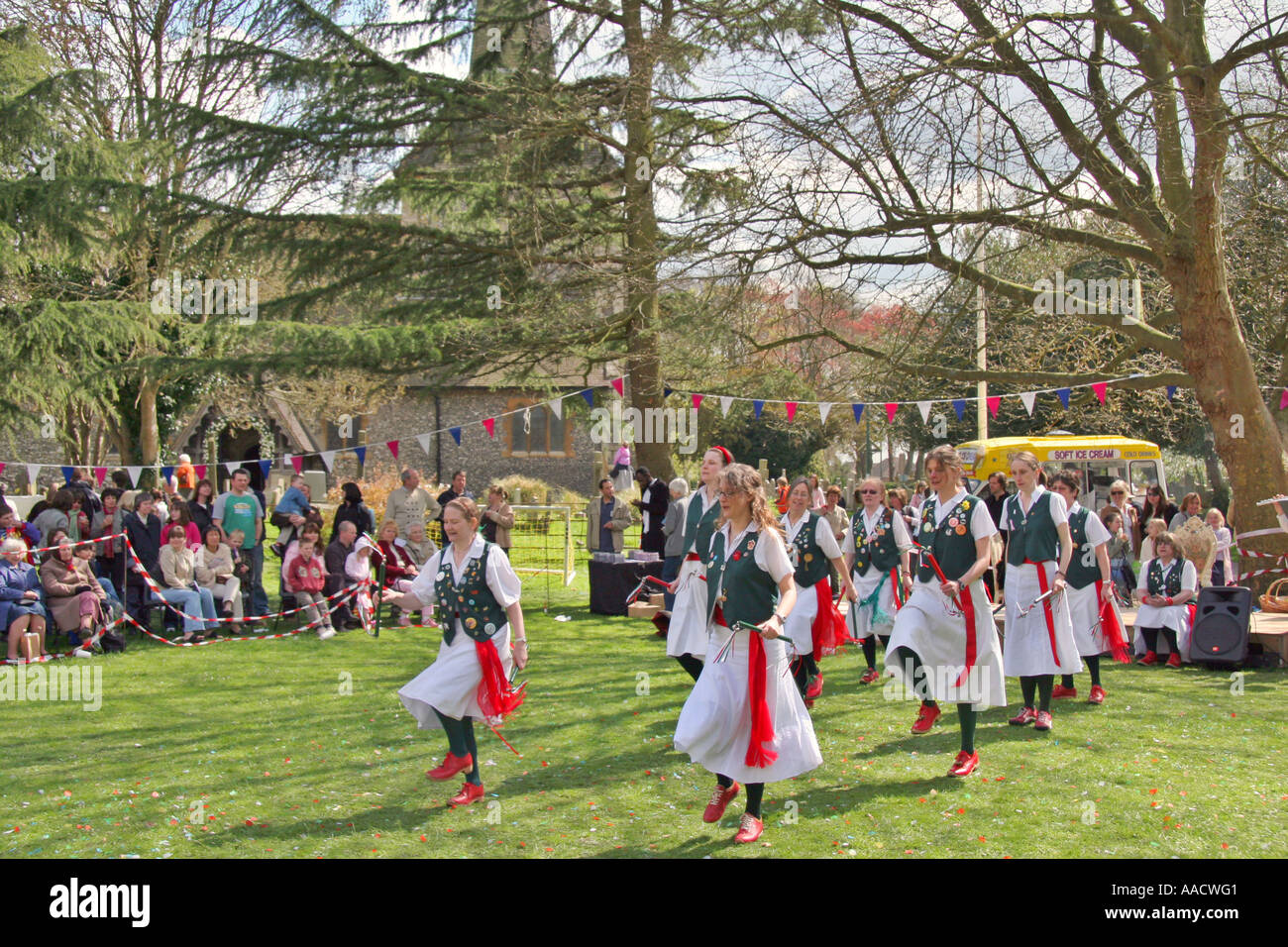 Intasare dancing a livello locale estate fayre Foto Stock
