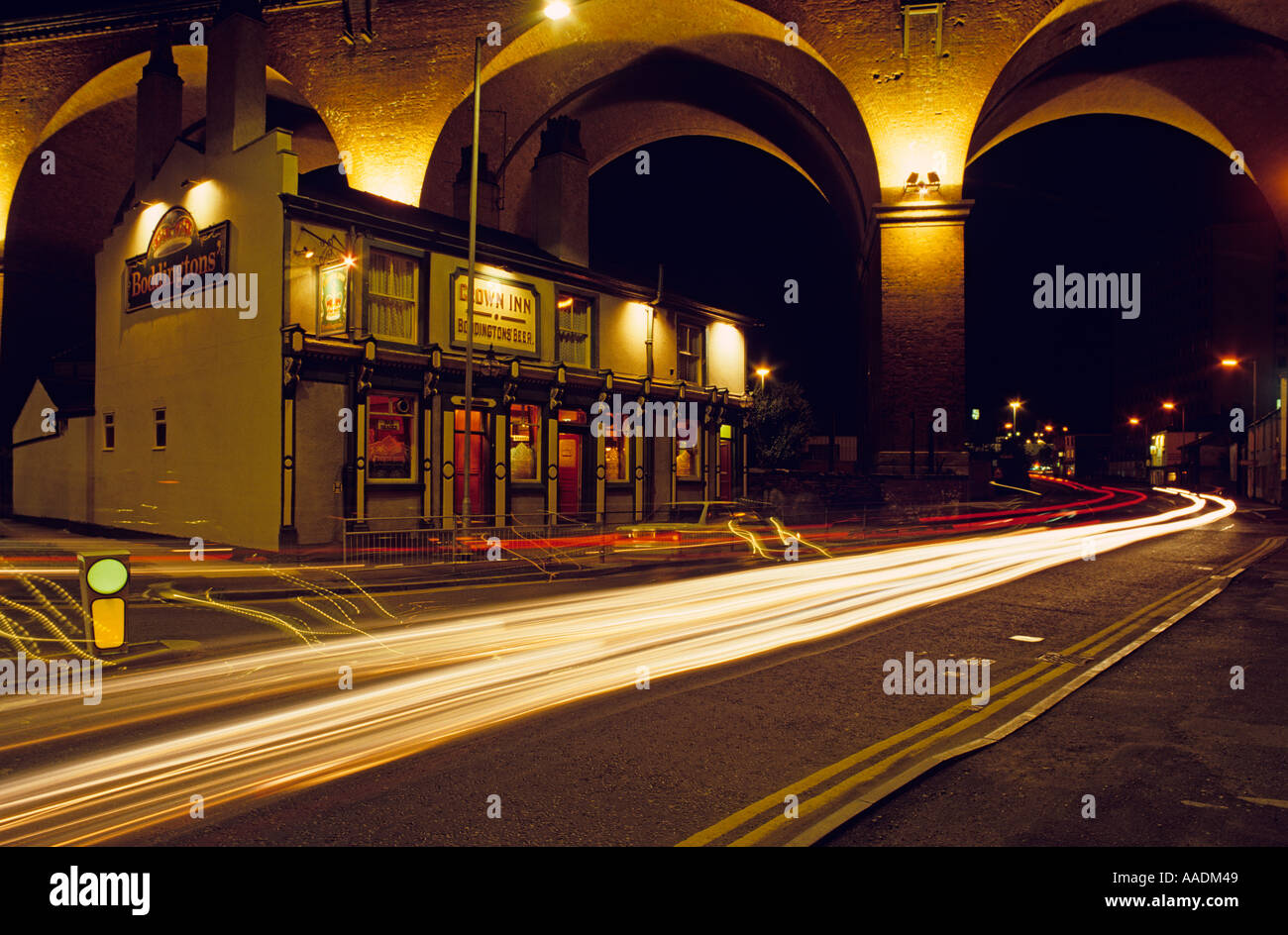 Cheshire Stockport Crown Inn di notte Foto Stock