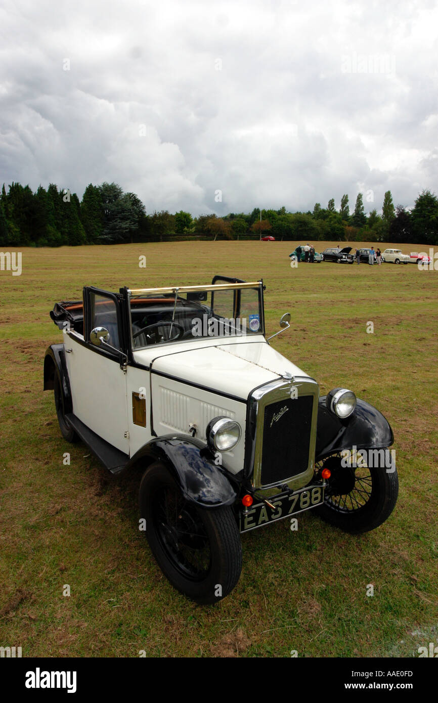 Austin 7 autovettura convertibile in un'annata e il veterano car show Longbridge Birmingham vicino alla vecchia fabbrica di Austin Foto Stock