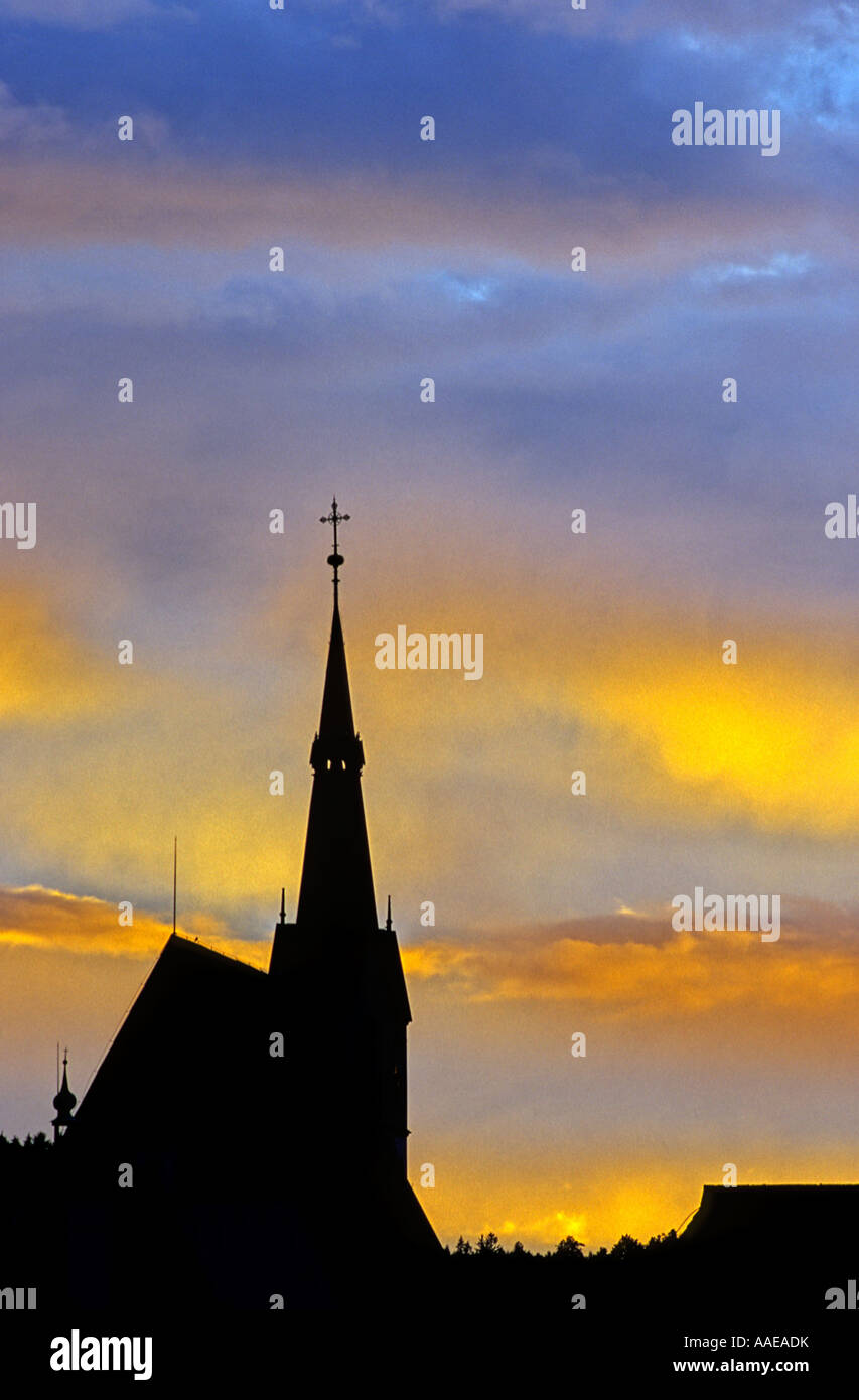 Silhouette della chiesa di Sv Vit nel Patrimonio Mondiale UNESCO città di Cesky Krumlov Repubblica Ceca Foto Stock